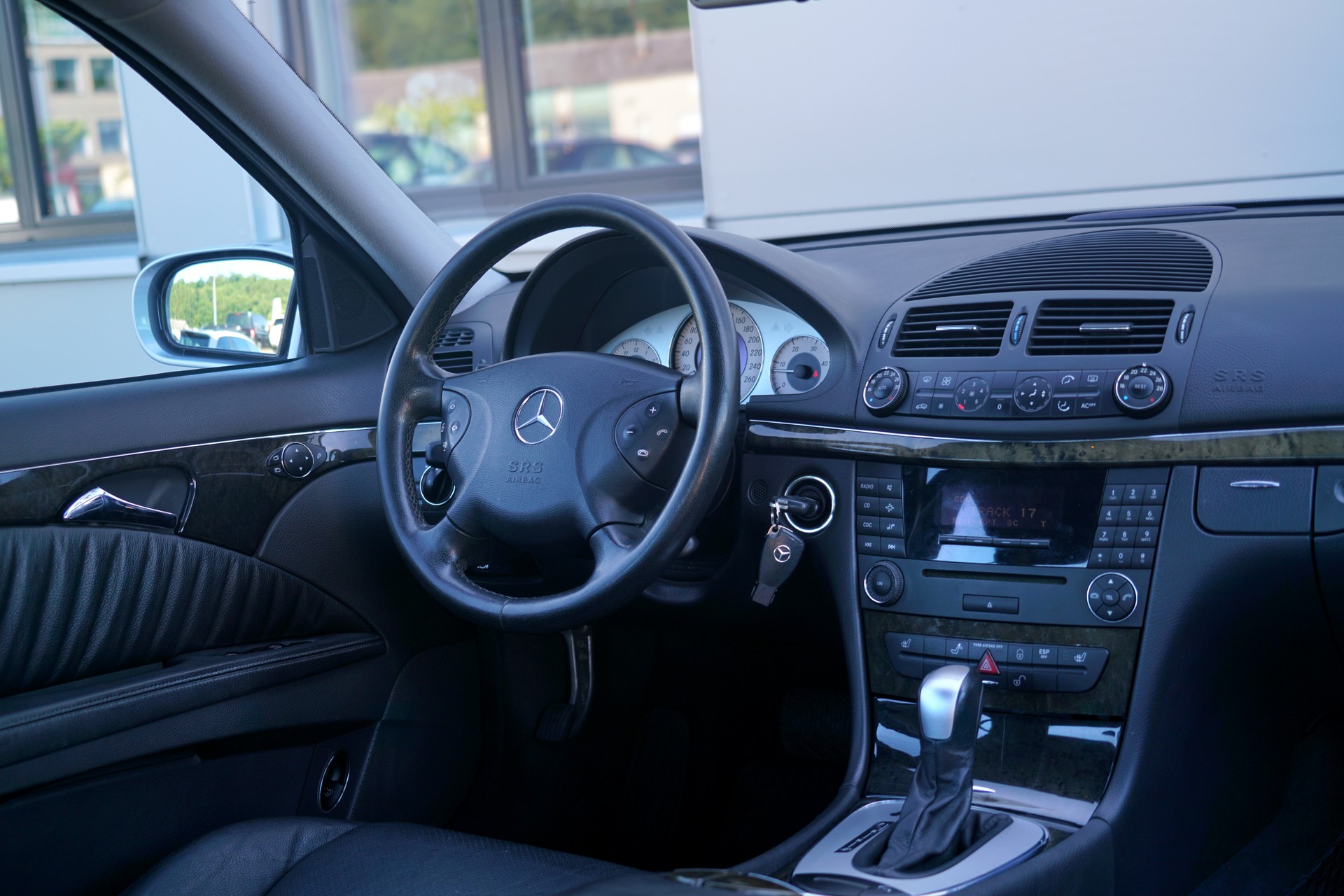 MERCEDES-BENZ E 320 CDI Avantgarde Automatic-image-12