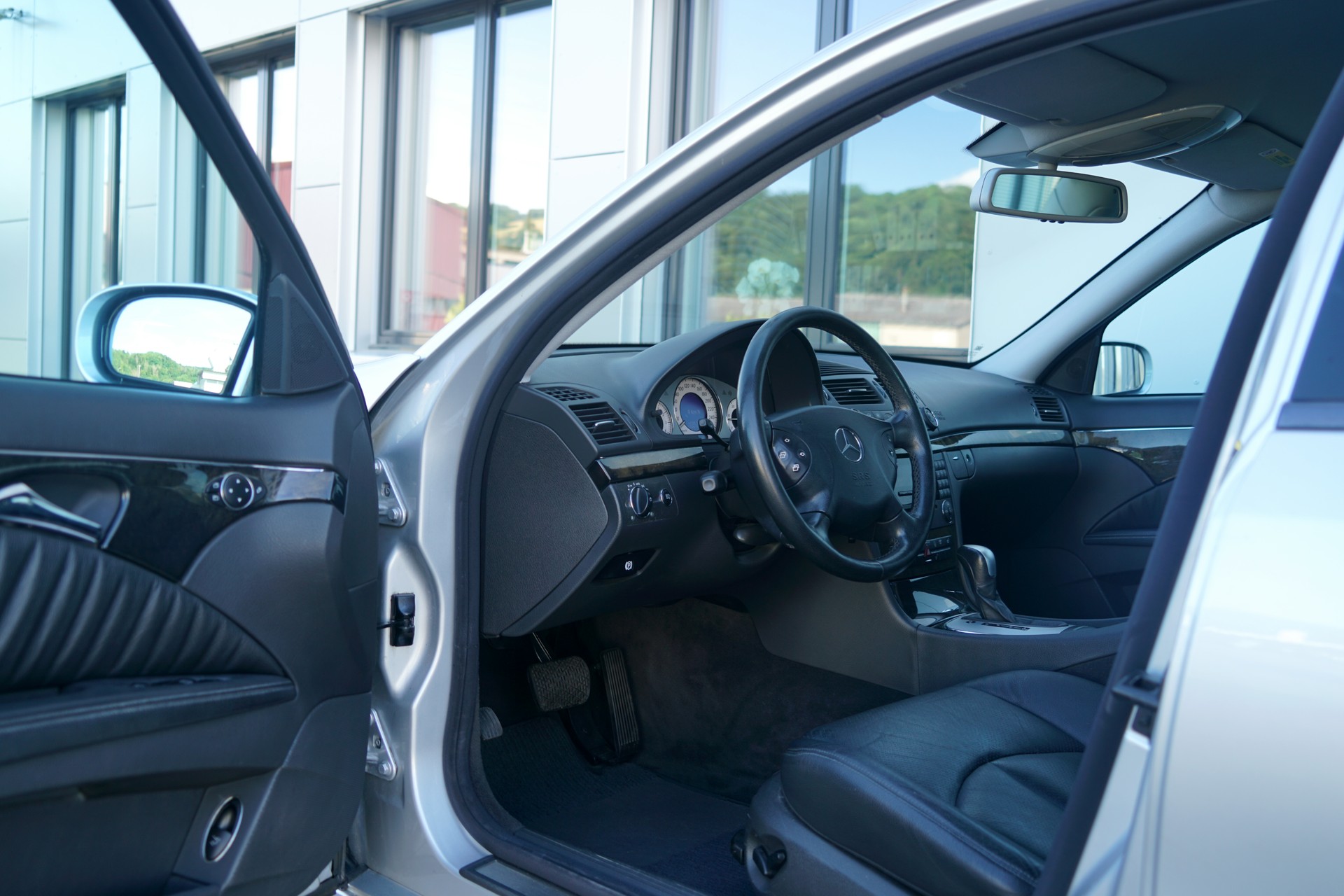 MERCEDES-BENZ E 320 CDI Avantgarde Automatic-image-3