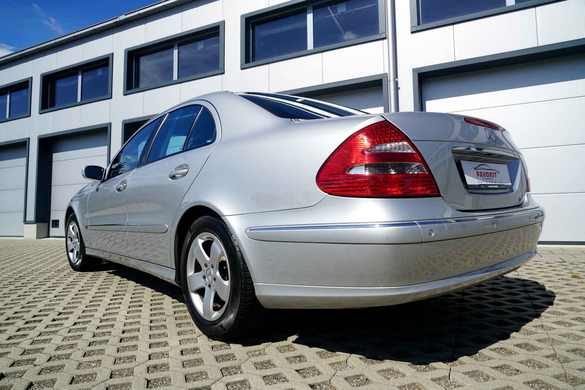 MERCEDES-BENZ E 320 CDI Avantgarde Automatic-image-8