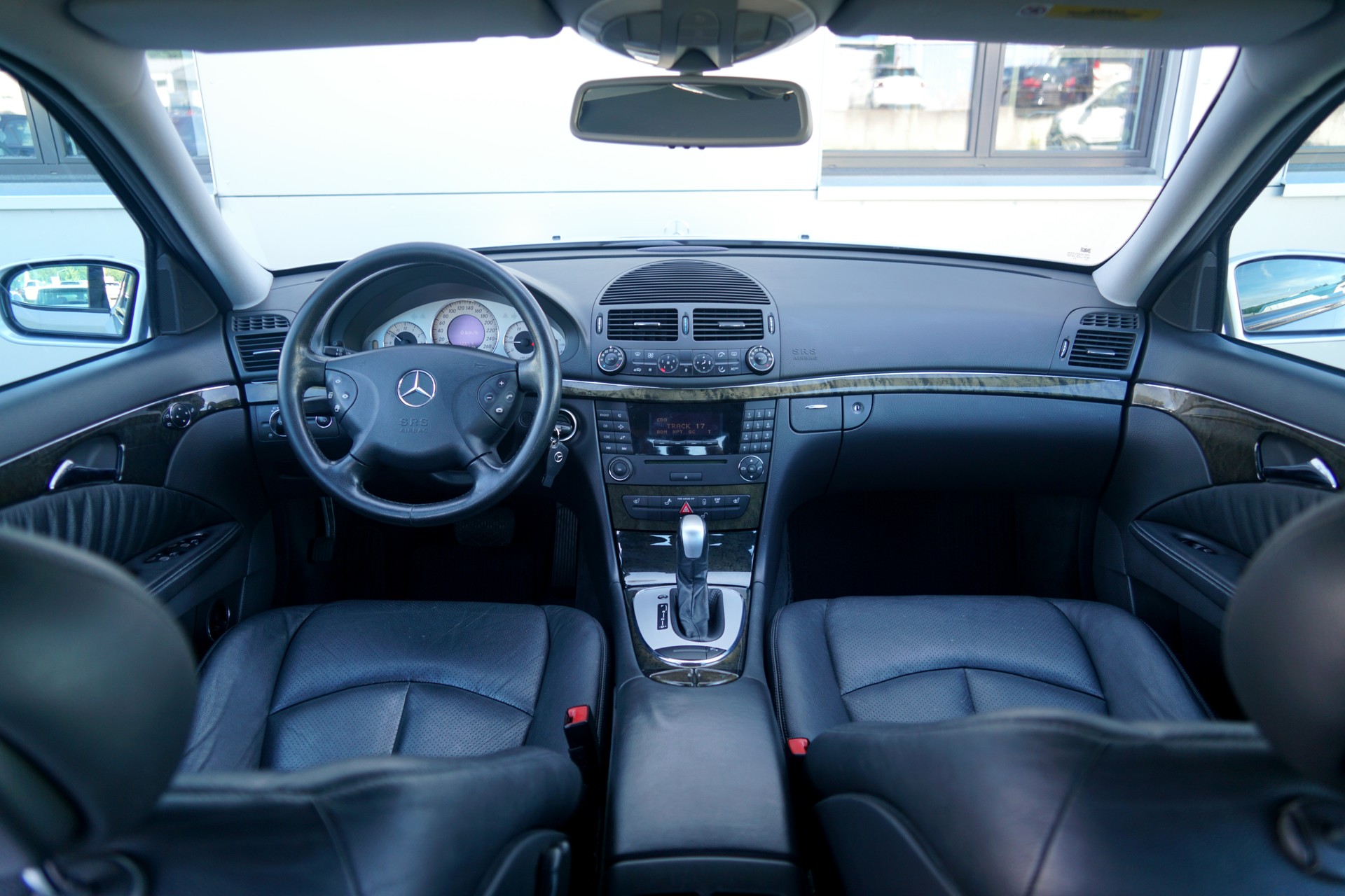 MERCEDES-BENZ E 320 CDI Avantgarde Automatic-image-5