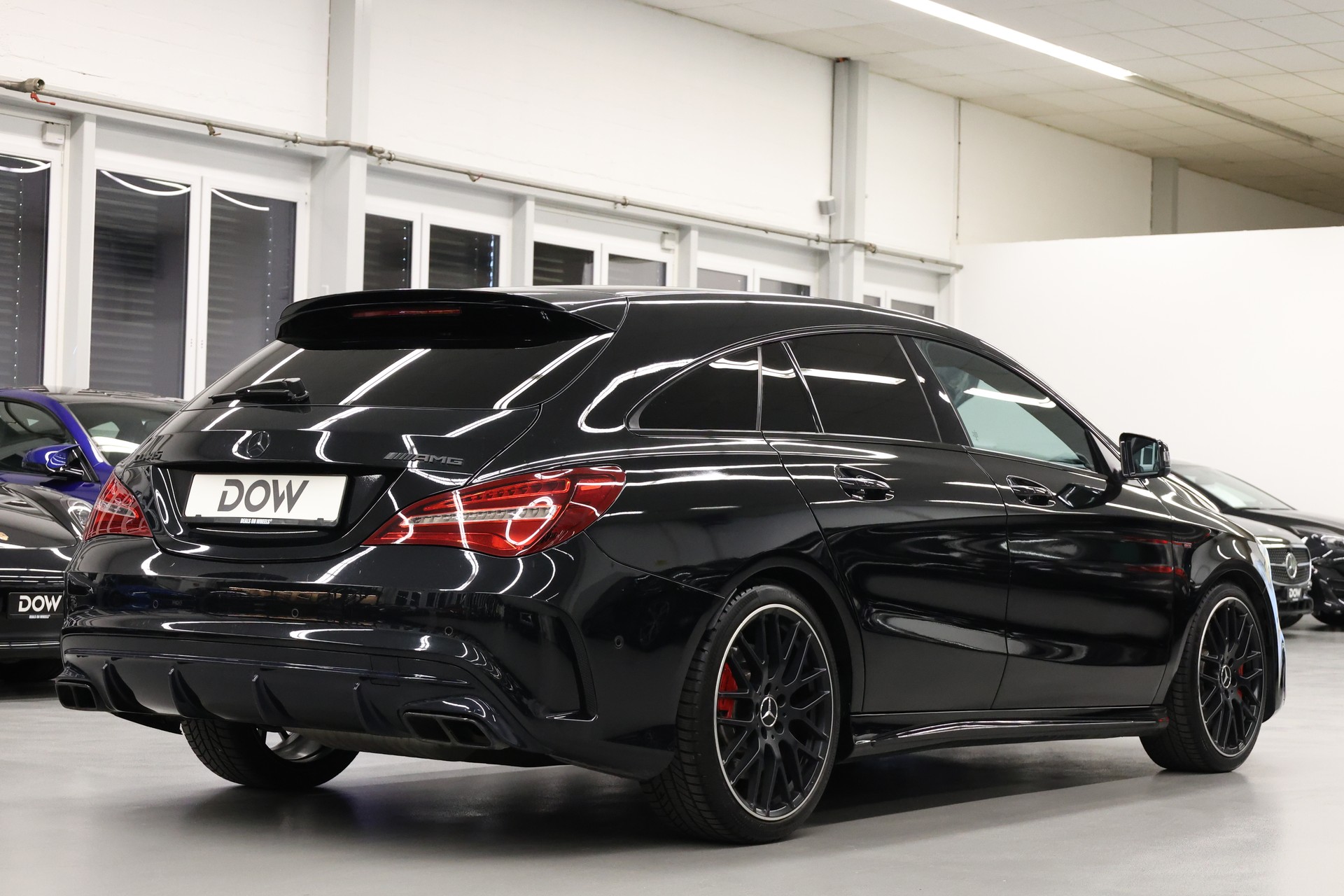MERCEDES-BENZ CLA 45 AMG 4m Shooting Brake-image-4
