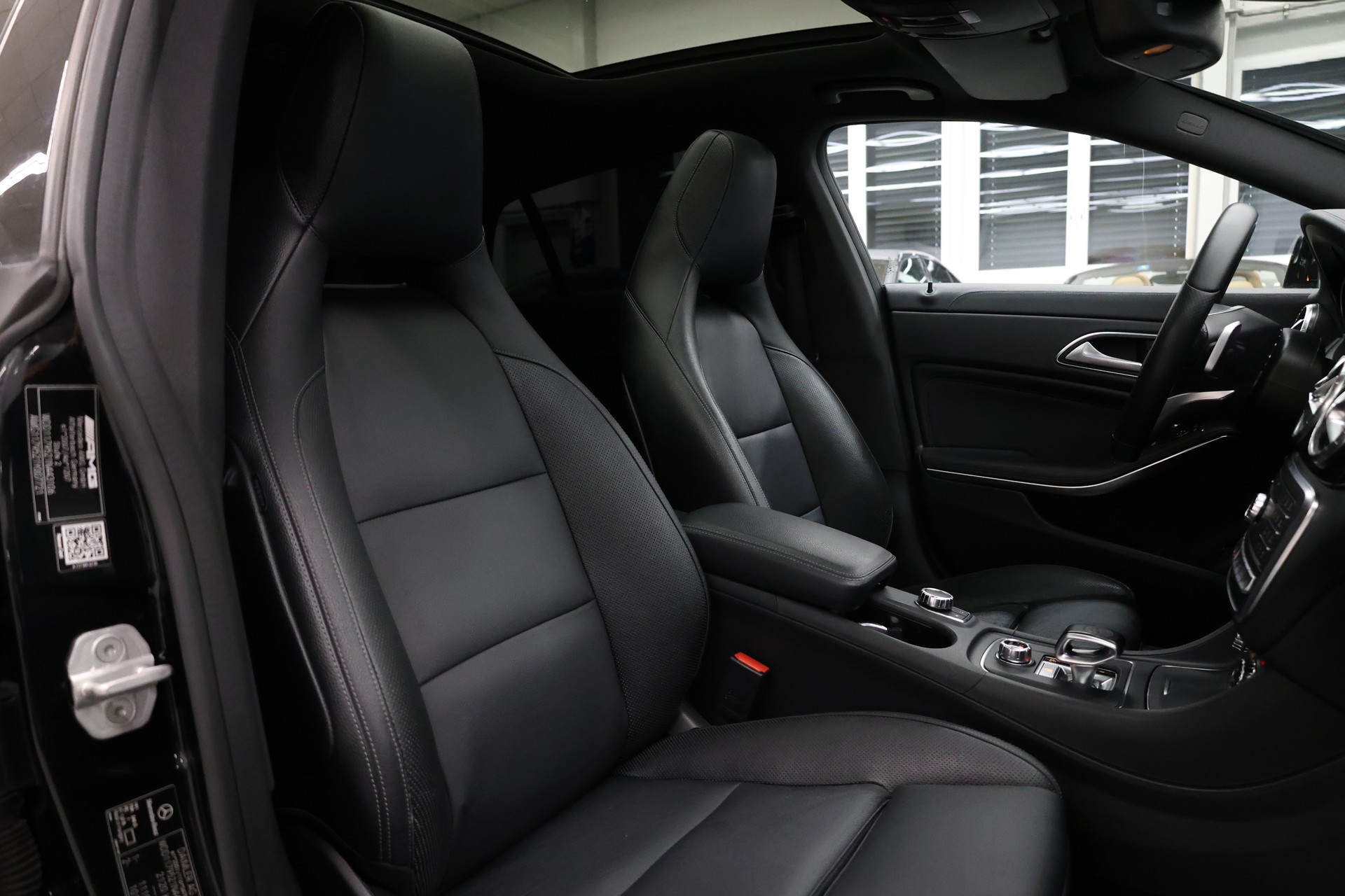 MERCEDES-BENZ CLA 45 AMG 4m Shooting Brake-image-22