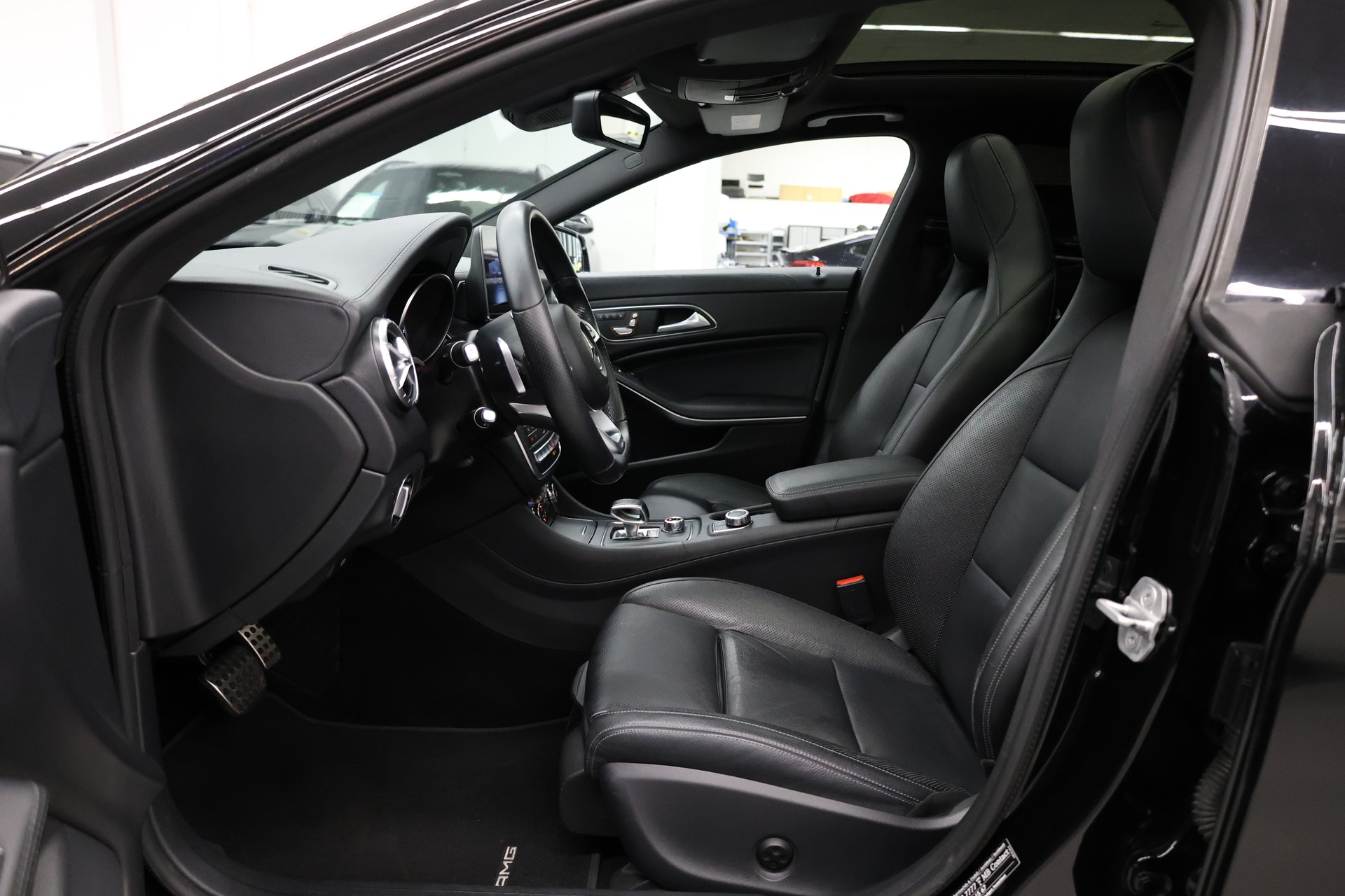 MERCEDES-BENZ CLA 45 AMG 4m Shooting Brake-image-18
