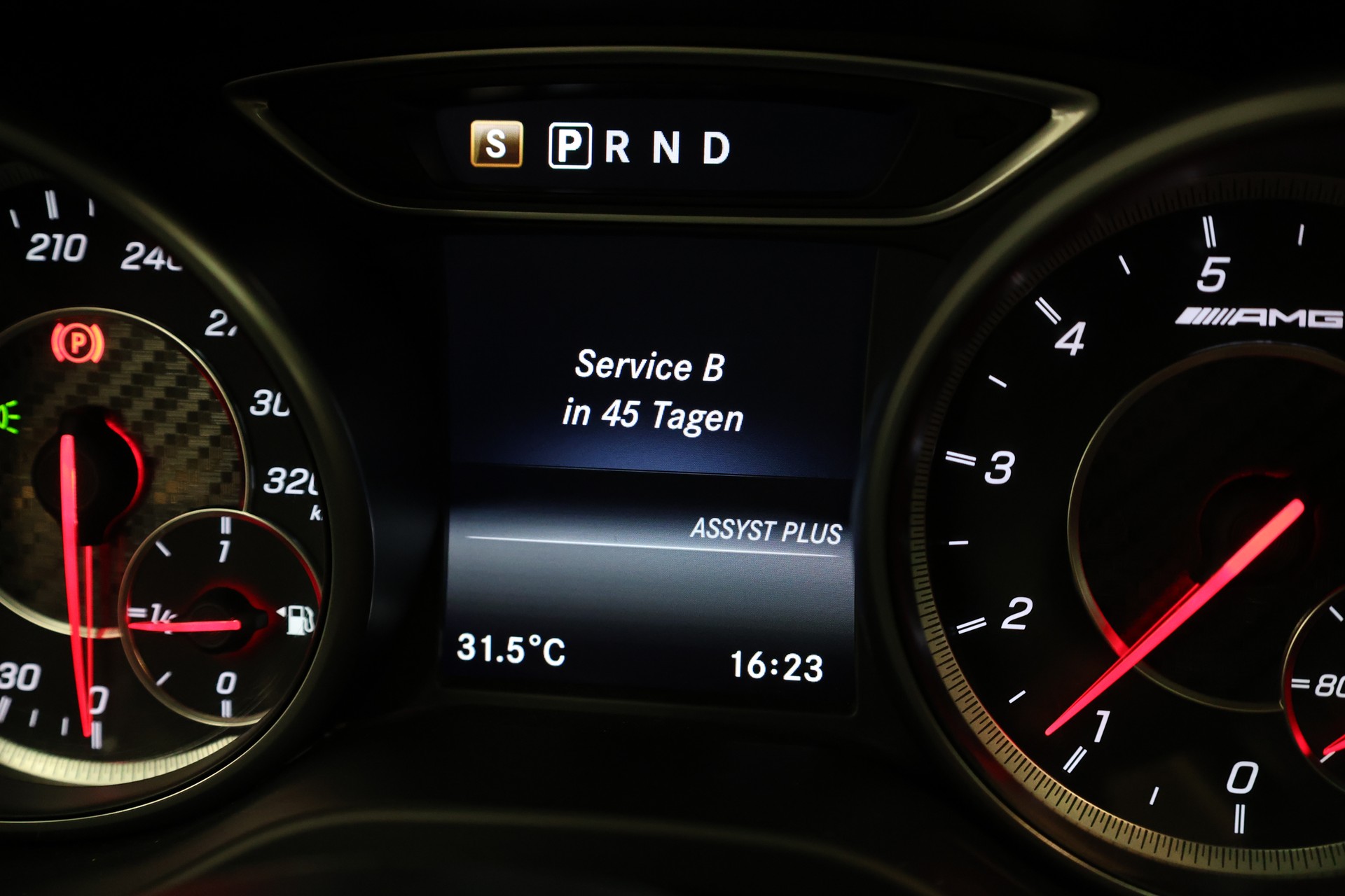 MERCEDES-BENZ CLA 45 AMG 4m Shooting Brake-image-29