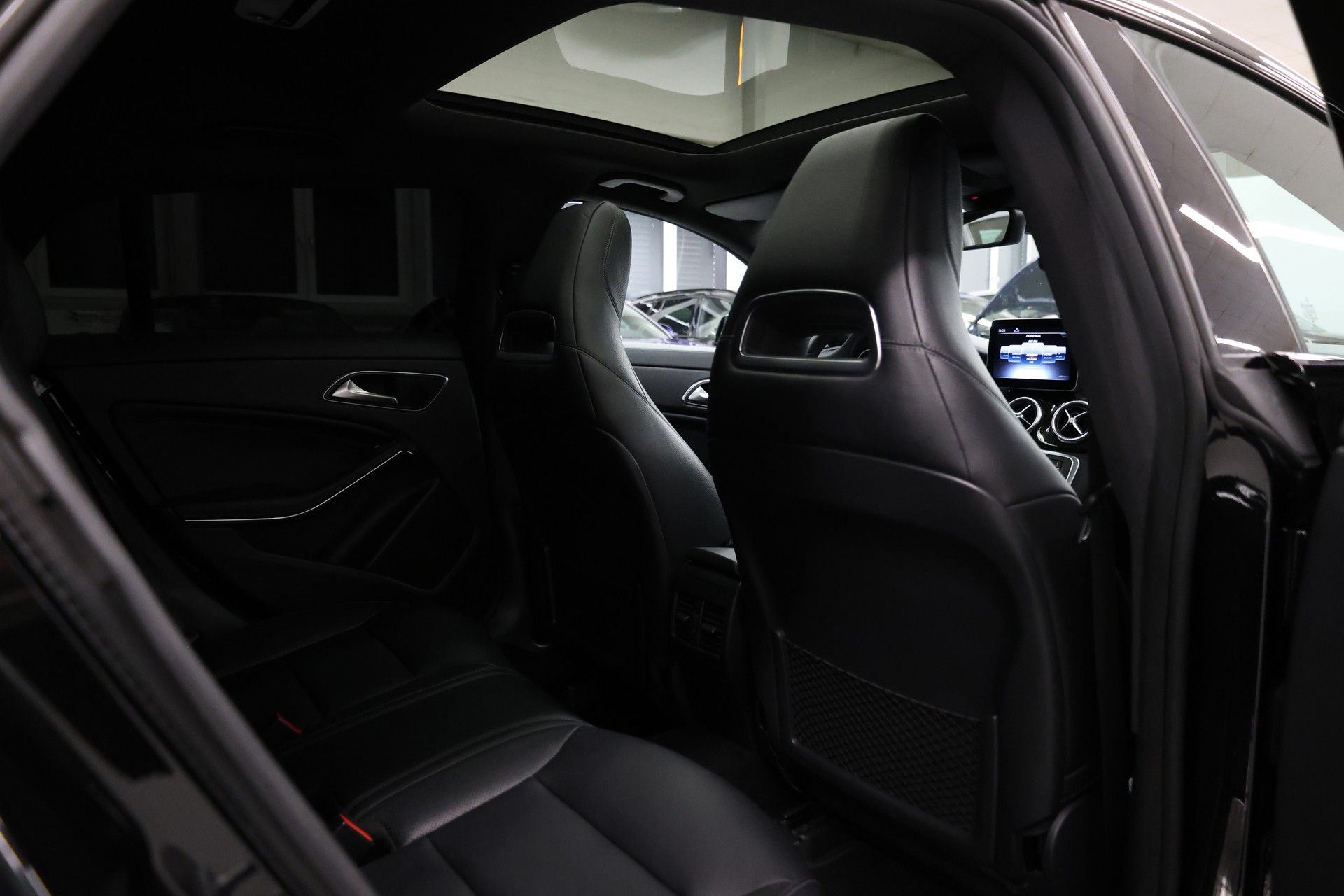 MERCEDES-BENZ CLA 45 AMG 4m Shooting Brake-image-28