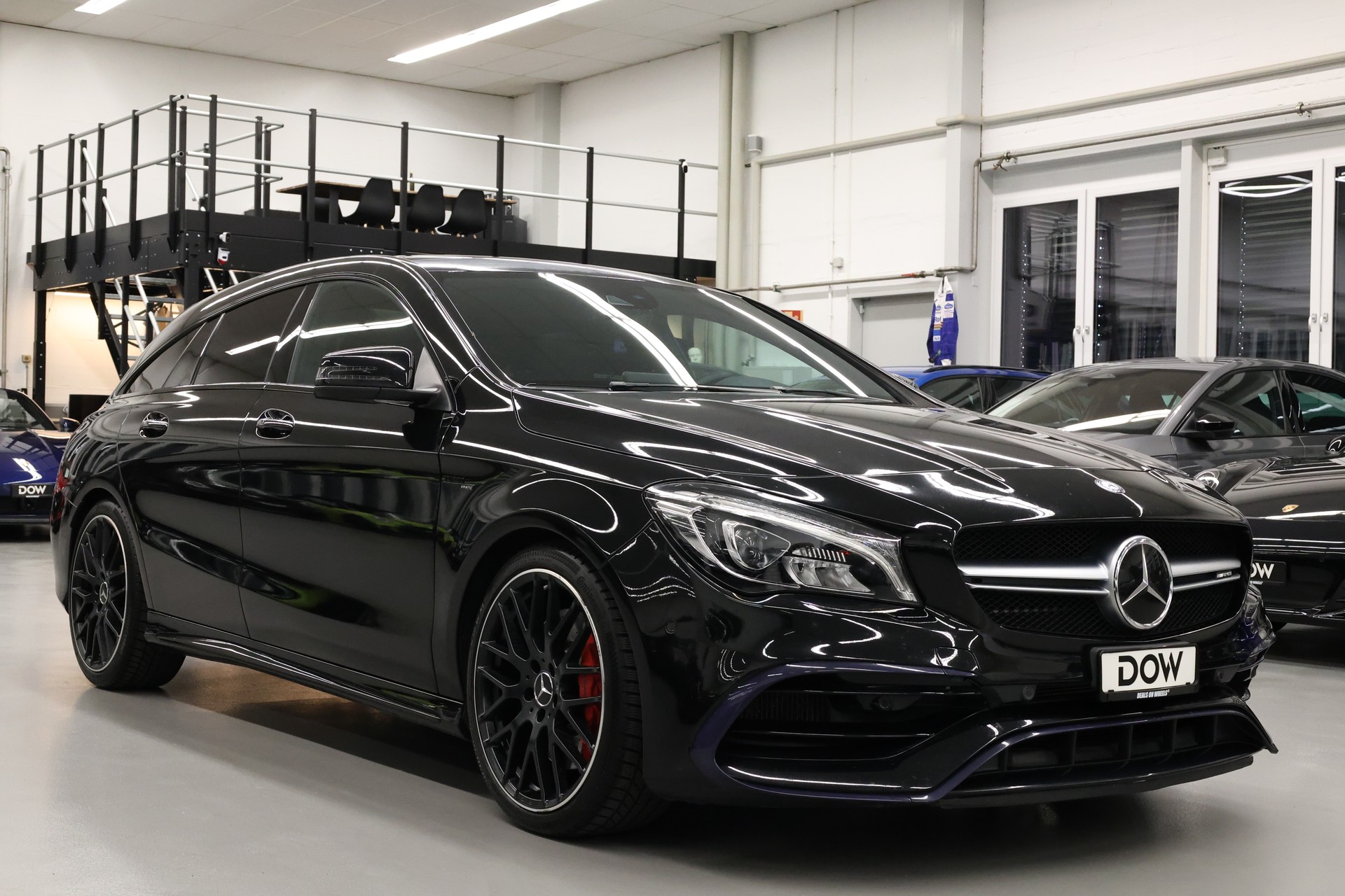 MERCEDES-BENZ CLA 45 AMG 4m Shooting Brake-showroom-element-1