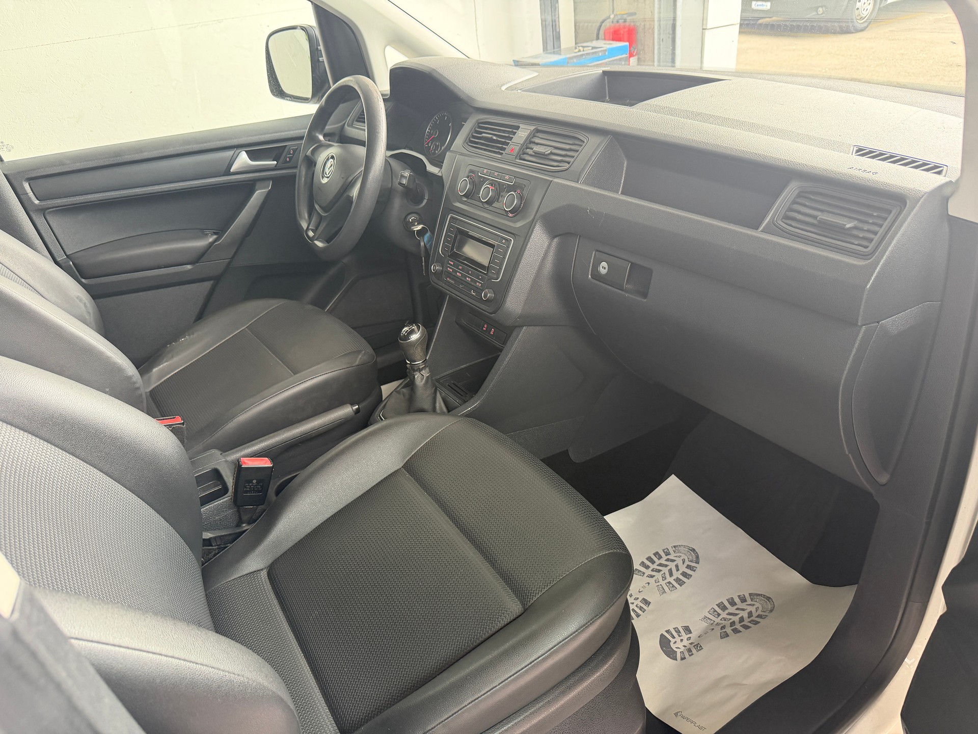 VW Caddy 2.0 TDI Trendline 4Motion-image-10