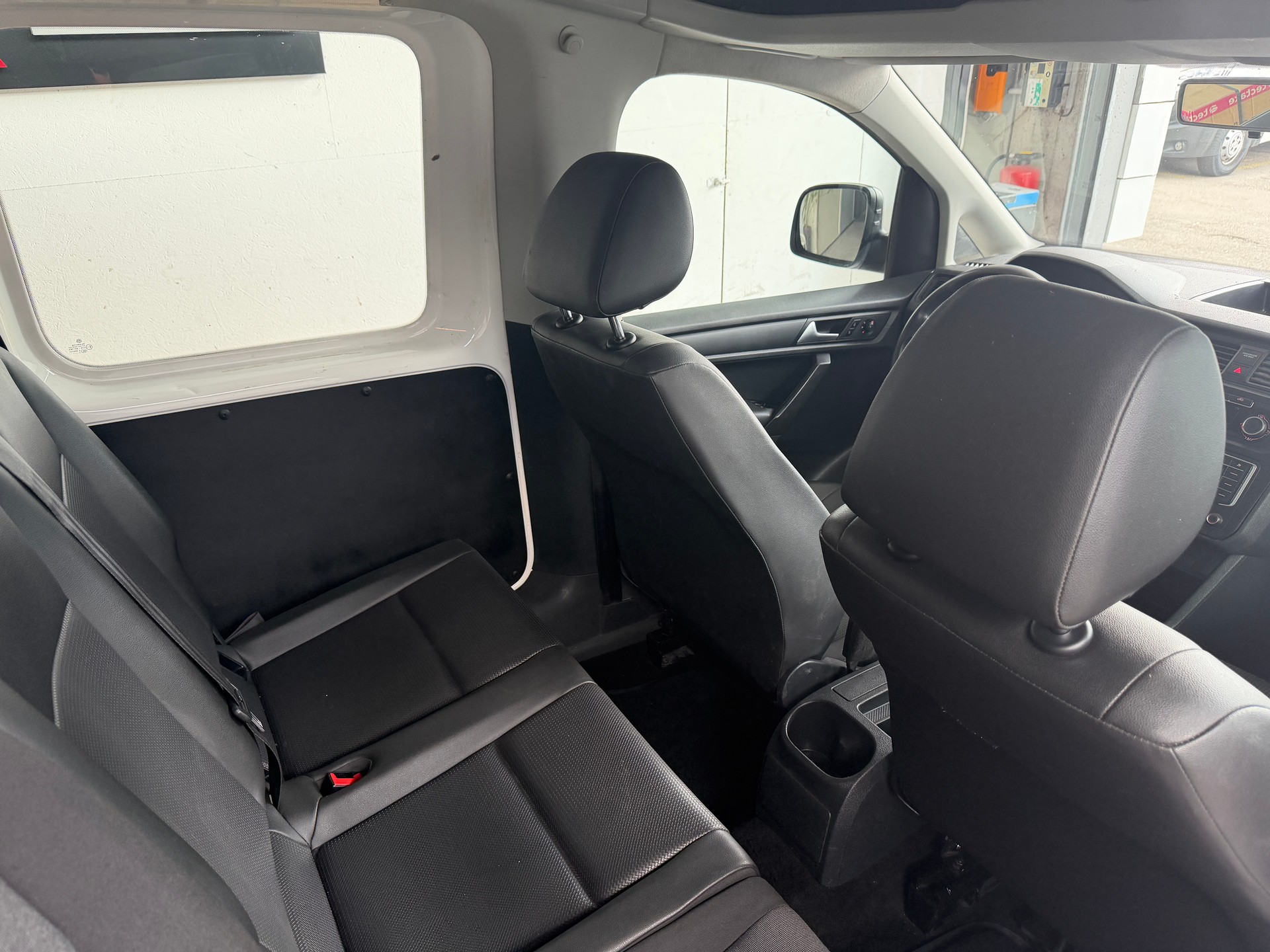 VW Caddy 2.0 TDI Trendline 4Motion-image-5
