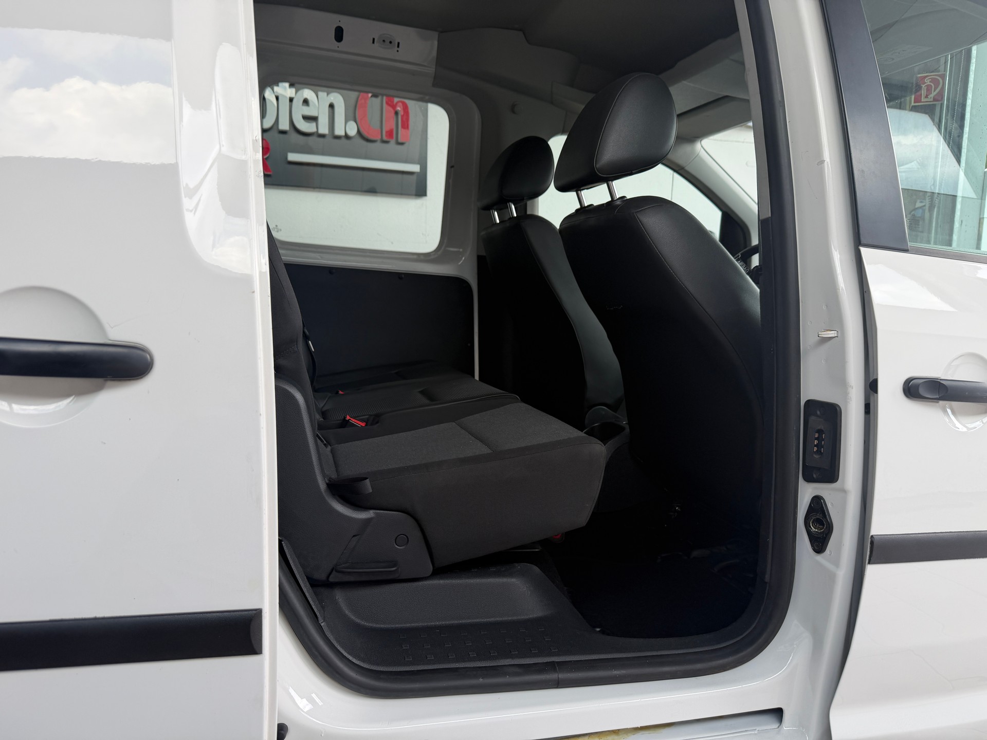 VW Caddy 2.0 TDI Trendline 4Motion-image-4