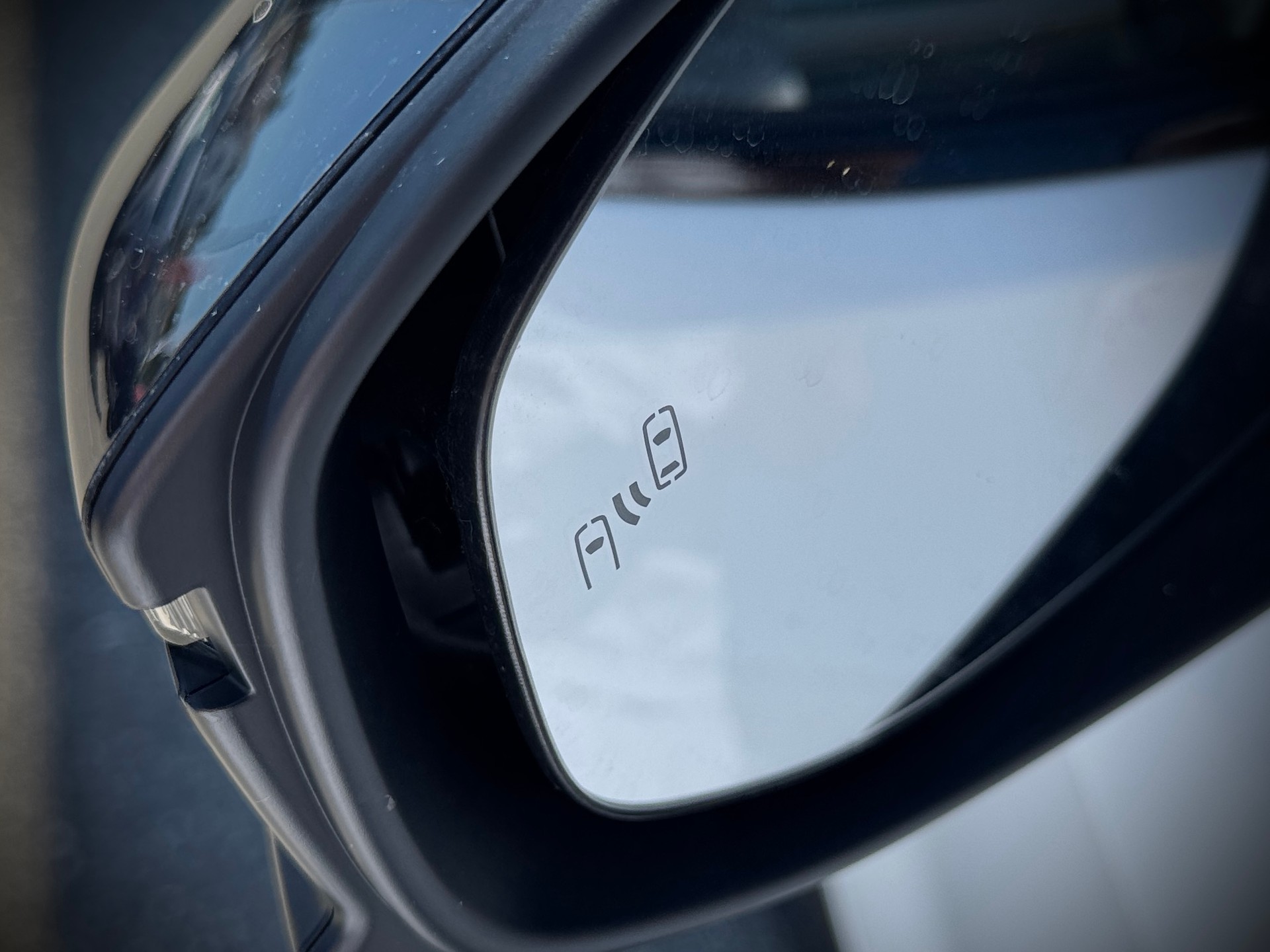 TOYOTA C-HR 1.8 HSD CVT Swiss Edition-image-5