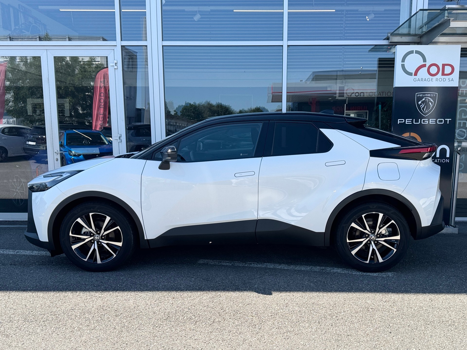 TOYOTA C-HR 1.8 HSD CVT Swiss Edition-image-4