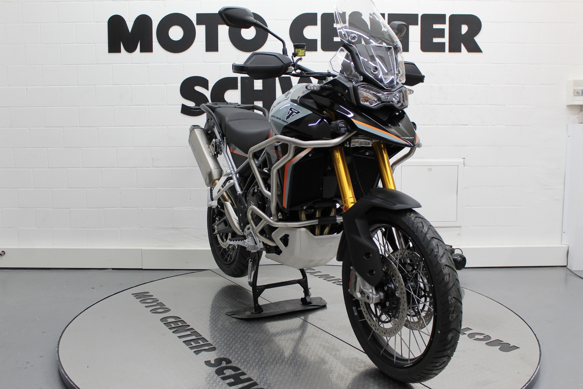 TRIUMPH Tiger 900 Desert Edition-showroom-element-2