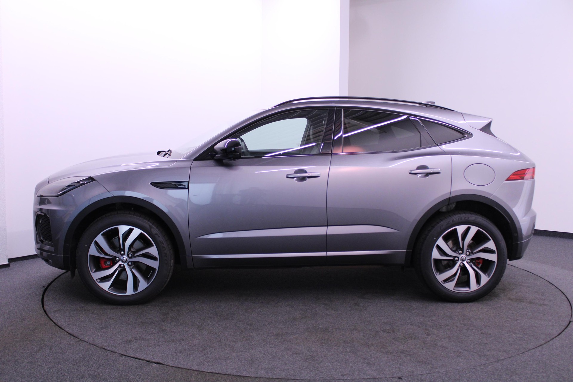 JAGUAR E-Pace 1.5 T 300e R-Dynamic SE AWD-image-4