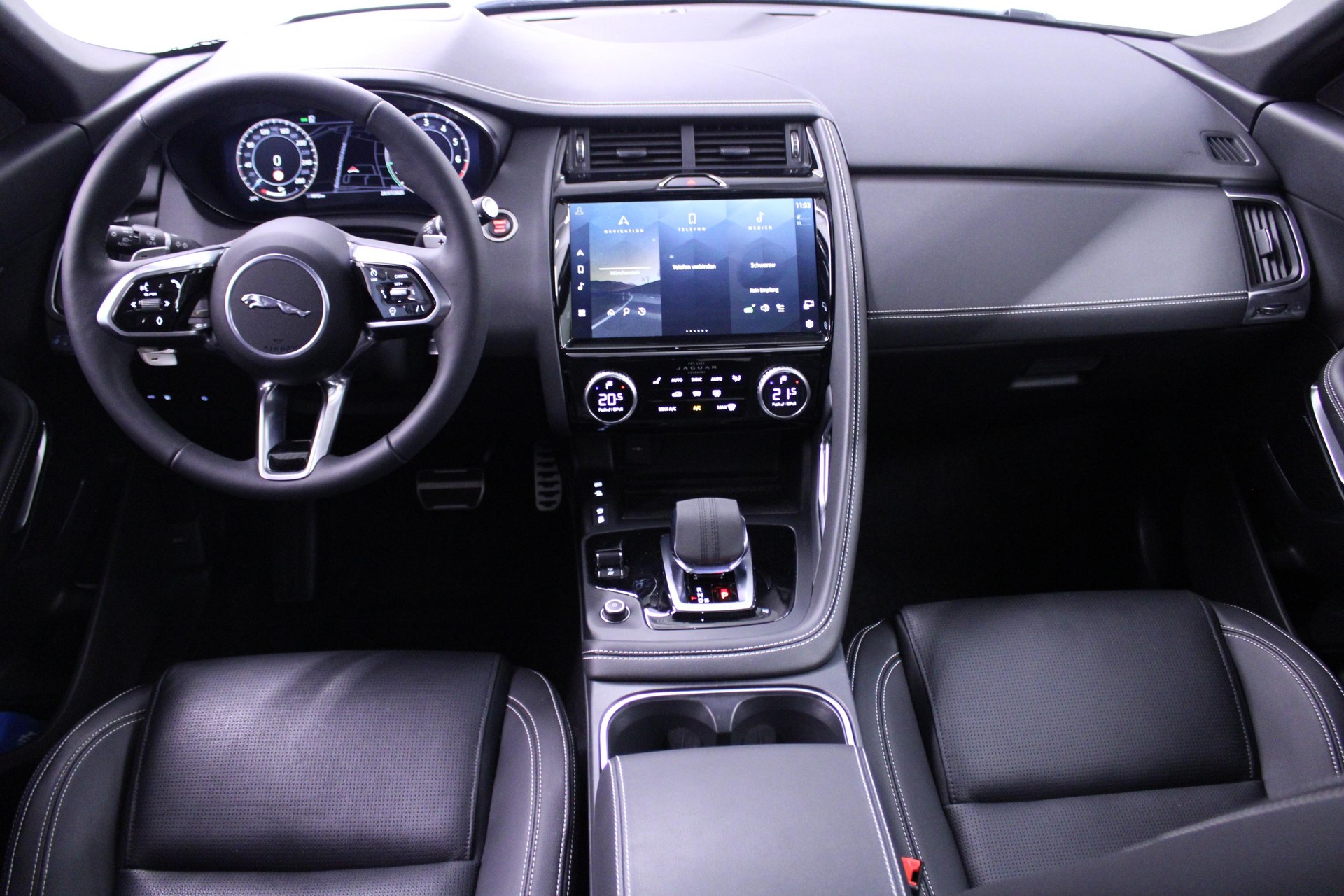 JAGUAR E-Pace 1.5 T 300e R-Dynamic SE AWD *LEASING 0.99%*-image-10