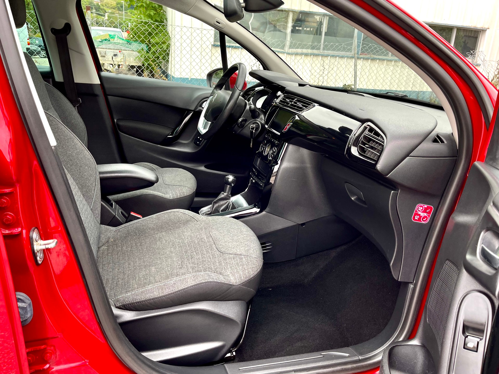 CITROEN C3 1.2i PureTech Exclusive-image-28