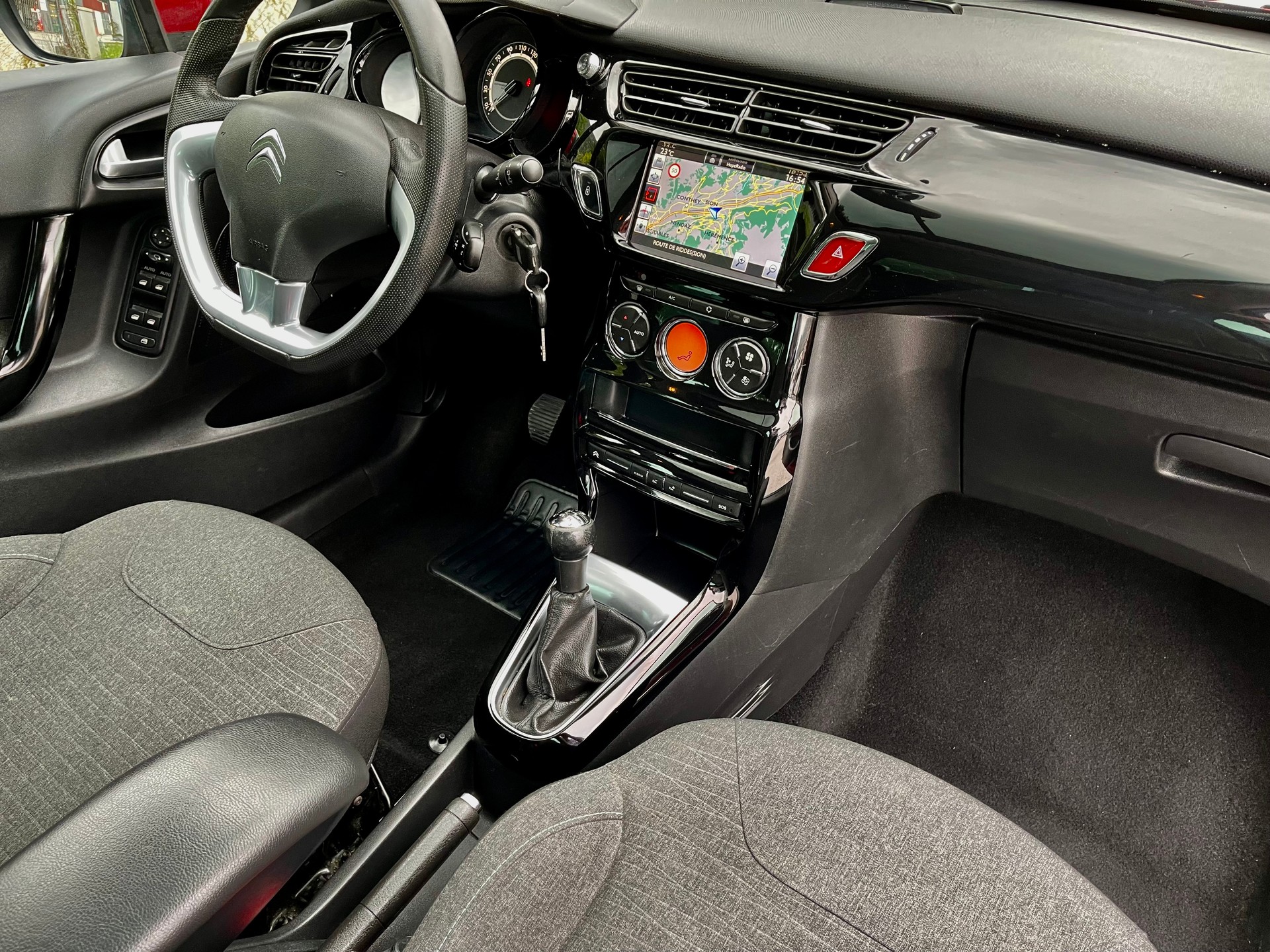 CITROEN C3 1.2i PureTech Exclusive-image-12