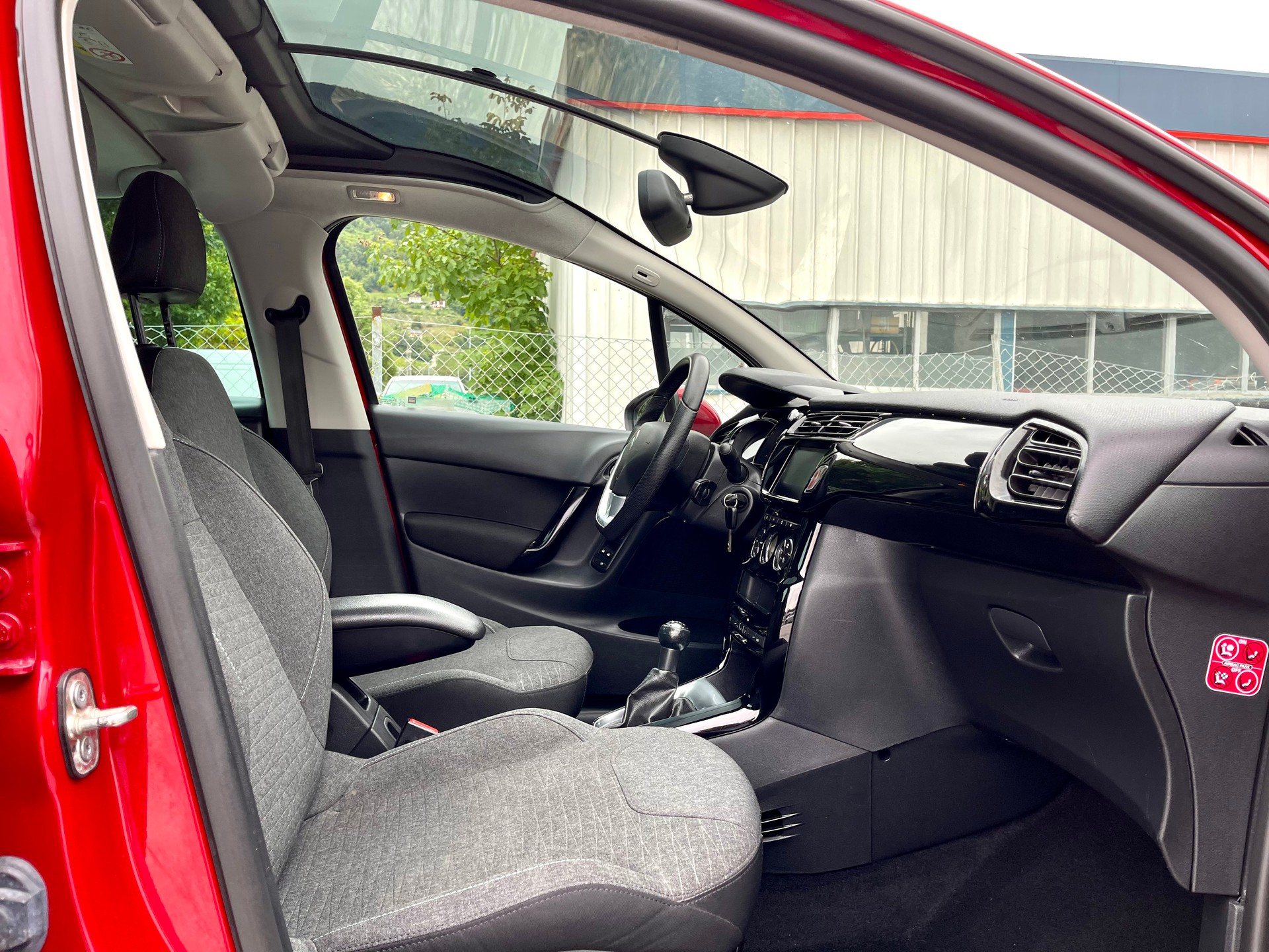 CITROEN C3 1.2i PureTech Exclusive-image-8