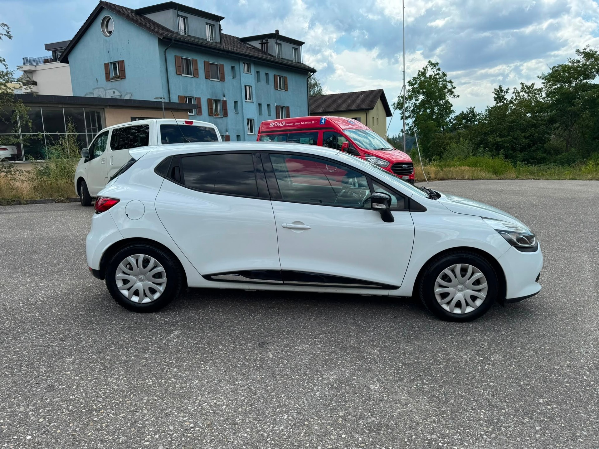 RENAULT Clio 0.9 12V Expression-showroom-element-1