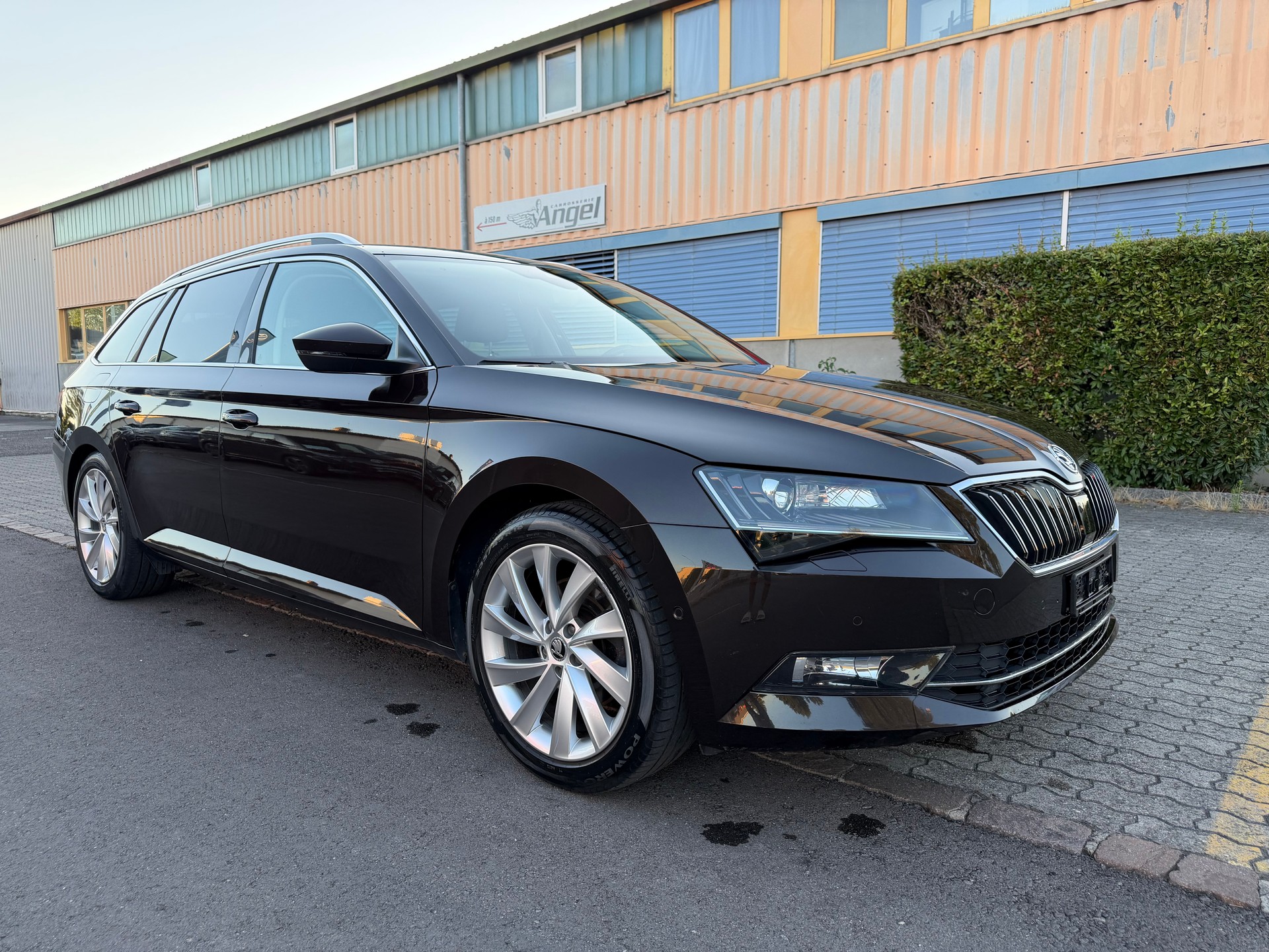 SKODA Superb Combi 2.0 TDi Style 4x4 DSG-image-8