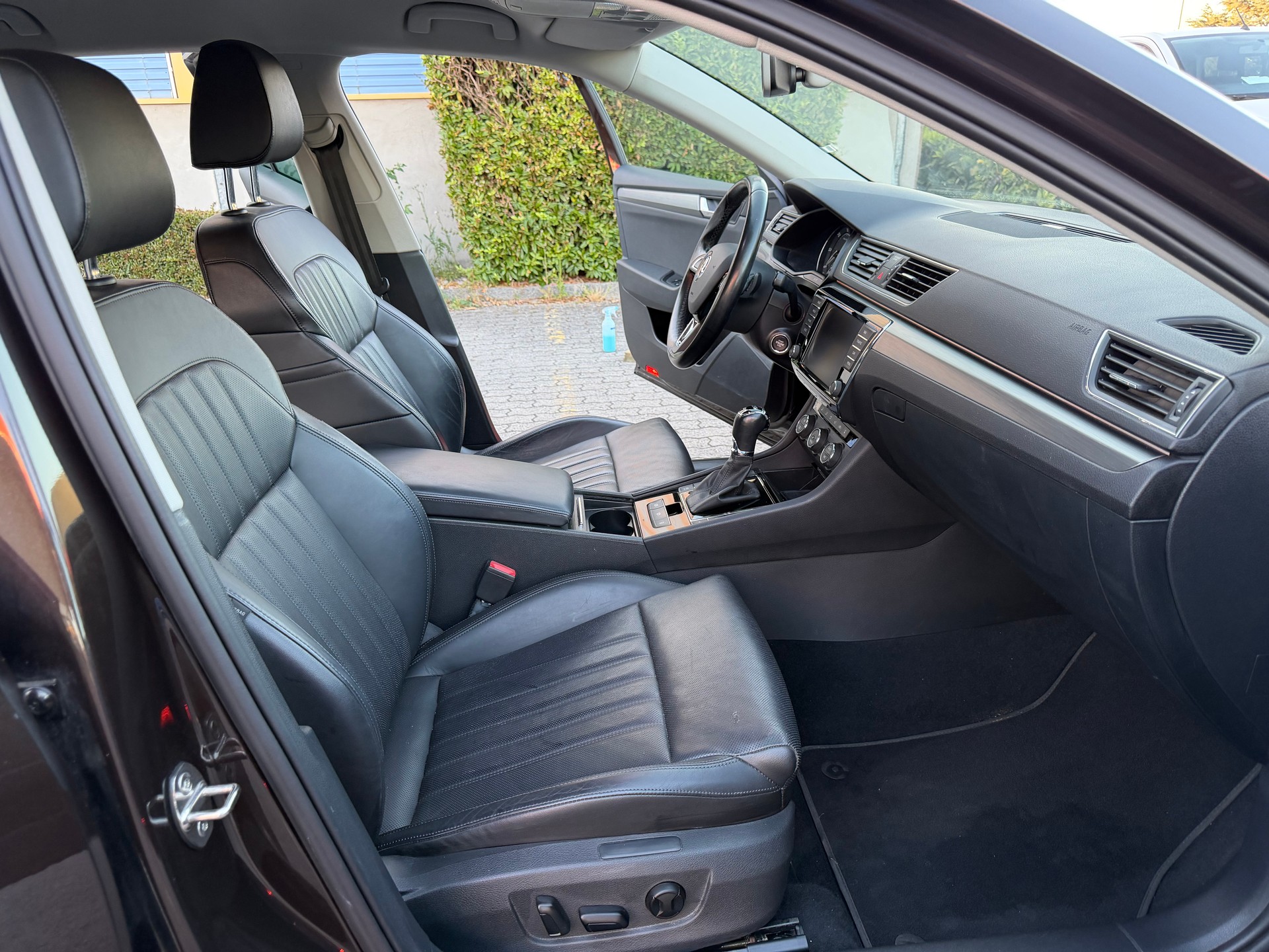 SKODA Superb Combi 2.0 TDi Style 4x4 DSG-image-12