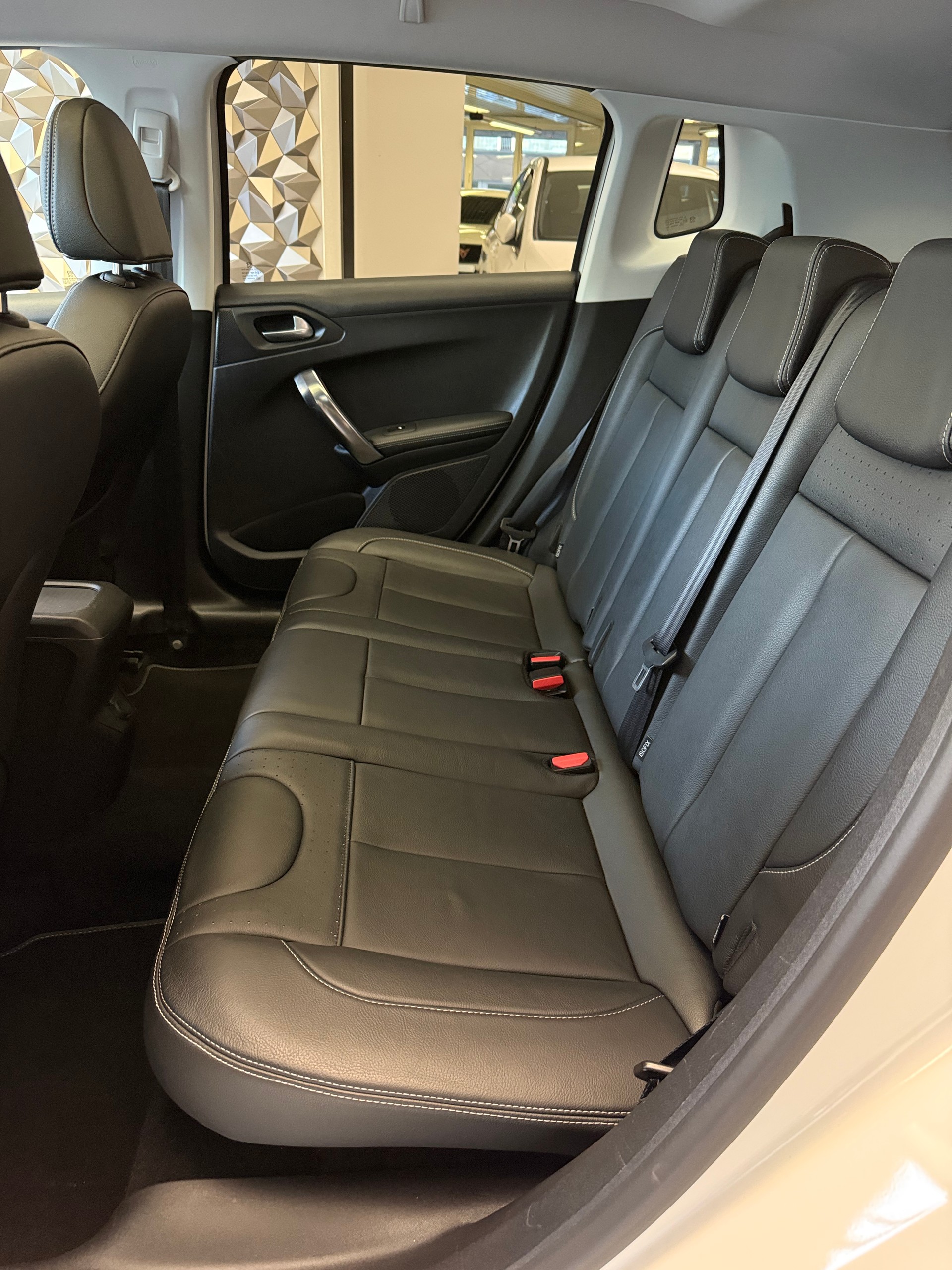 PEUGEOT 2008 1.6 BlueHDi Féline-image-8