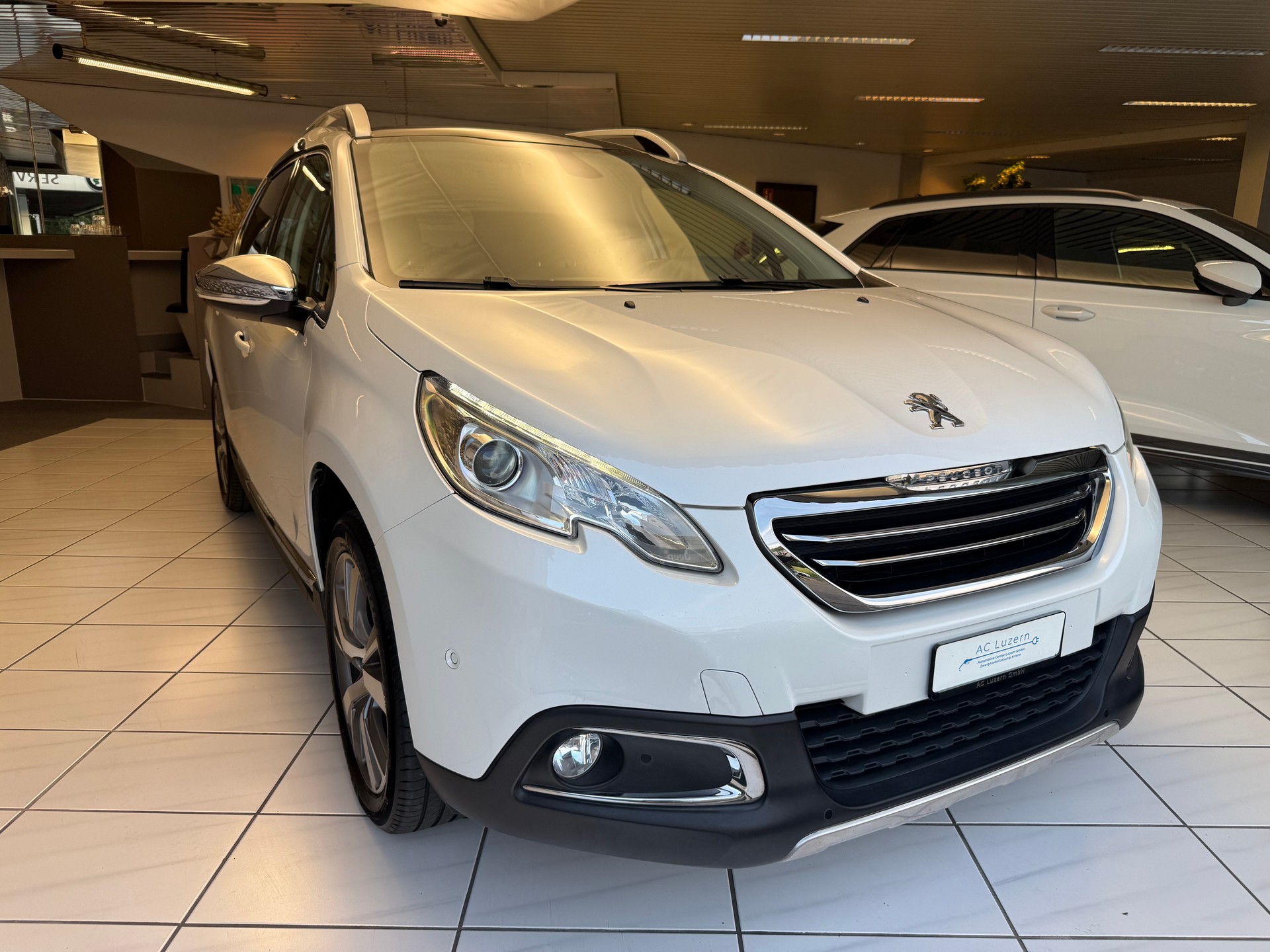 PEUGEOT 2008 1.6 BlueHDi Féline-showroom-element-3