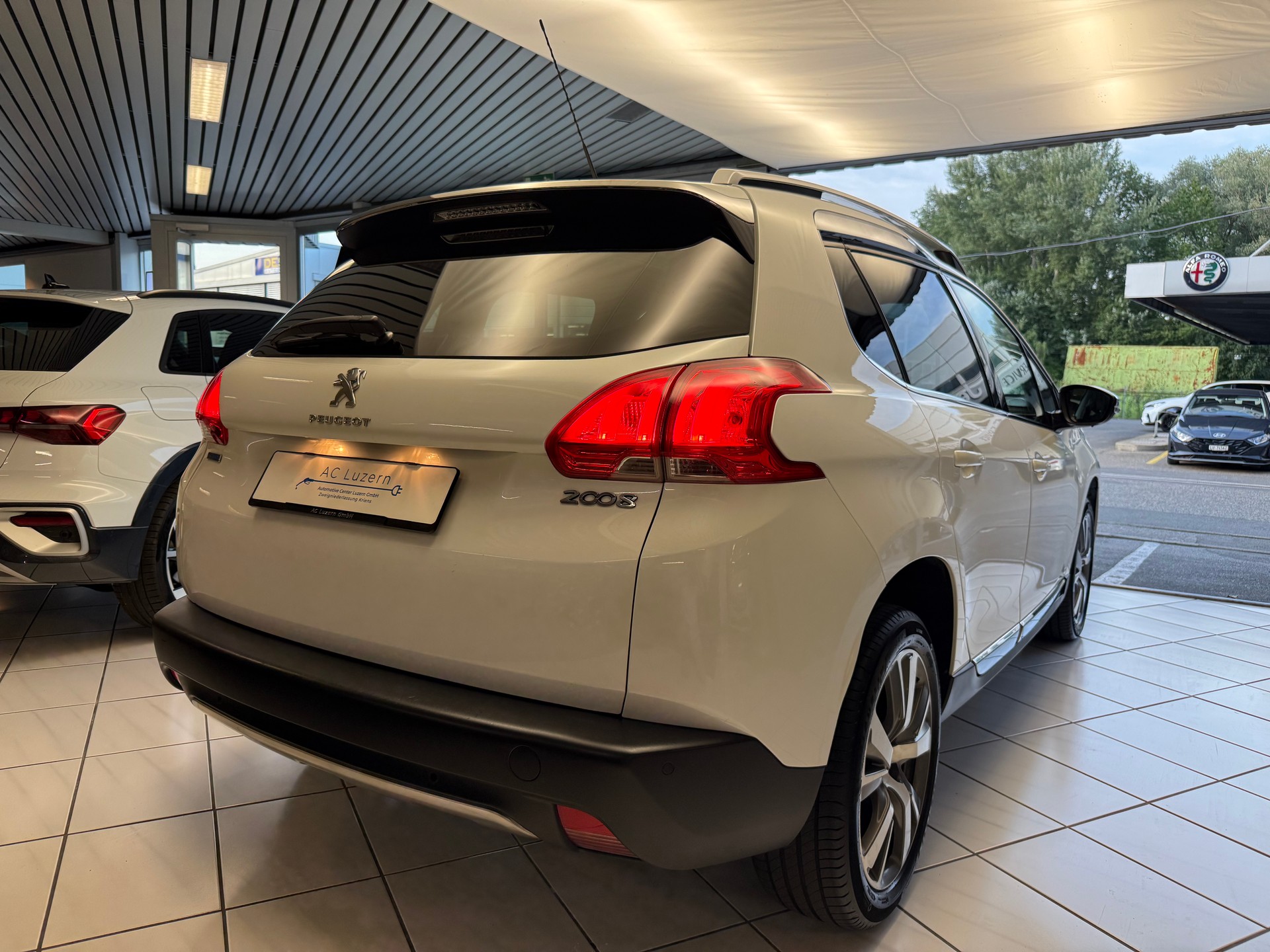 PEUGEOT 2008 1.6 BlueHDi Féline-showroom-element-2