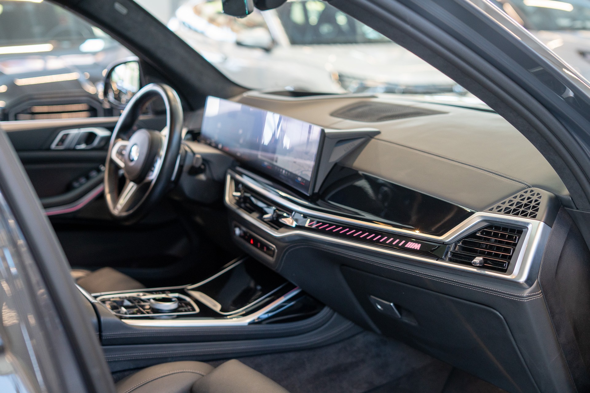 BMW X7 xDrive 48V M60i M Sport / 23" Felgen / Iconic Glow / Head-Up Display / Panorama-Schiebedach-image-18