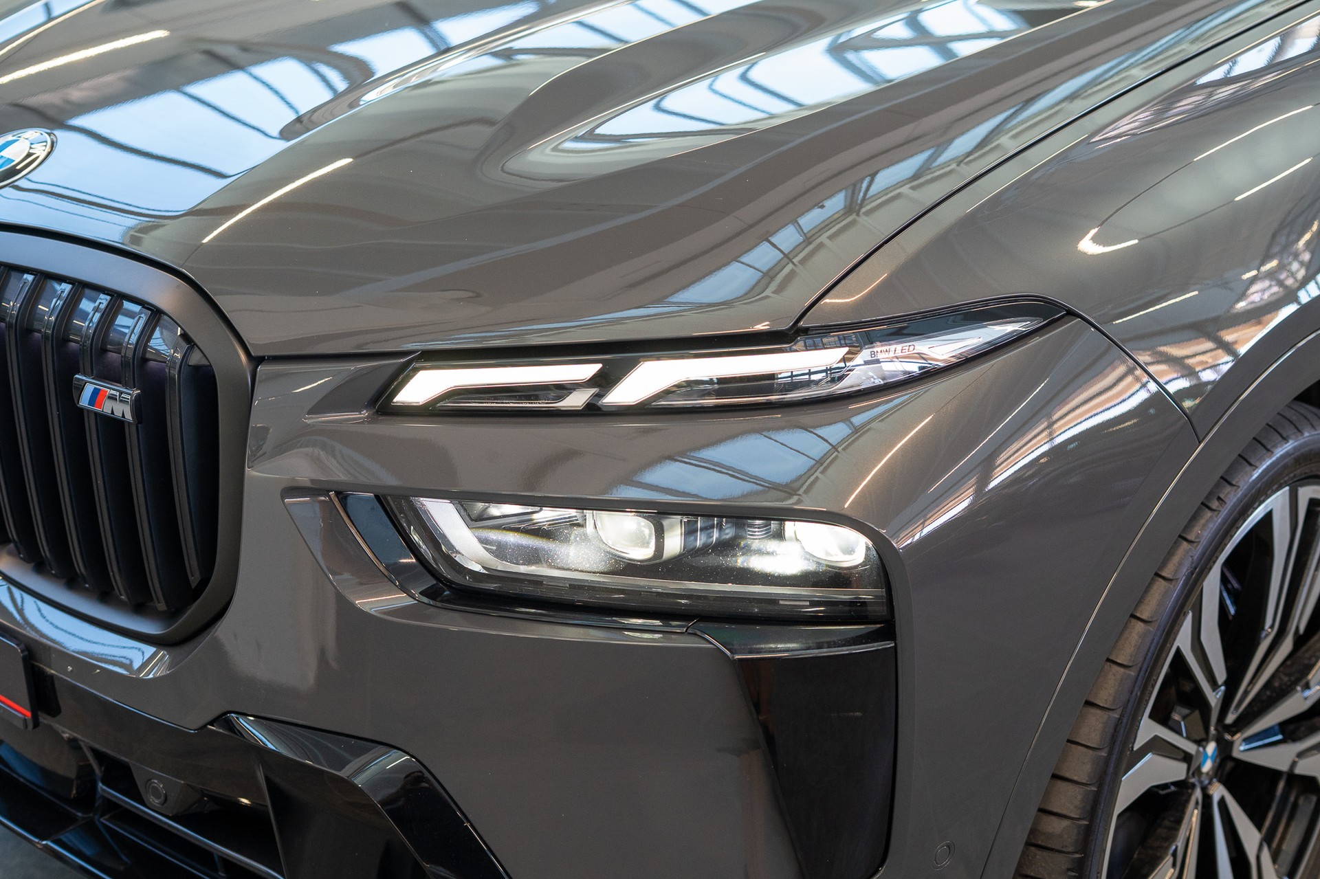 BMW X7 xDrive 48V M60i M Sport / 23" Felgen / Iconic Glow / Head-Up Display / Panorama-Schiebedach-image-8