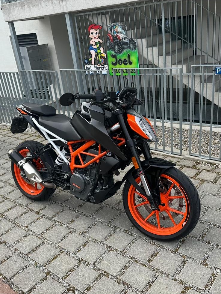 KTM 390 Duke-image-1