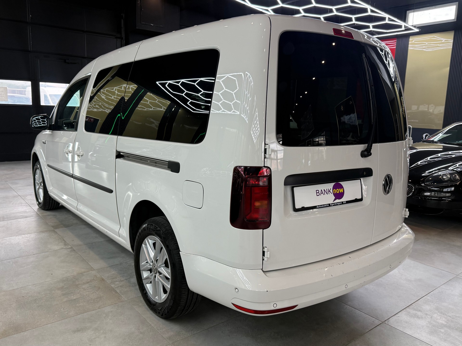 VW Caddy Maxi 2.0TDI BlueMotion Technology DSG-image-6