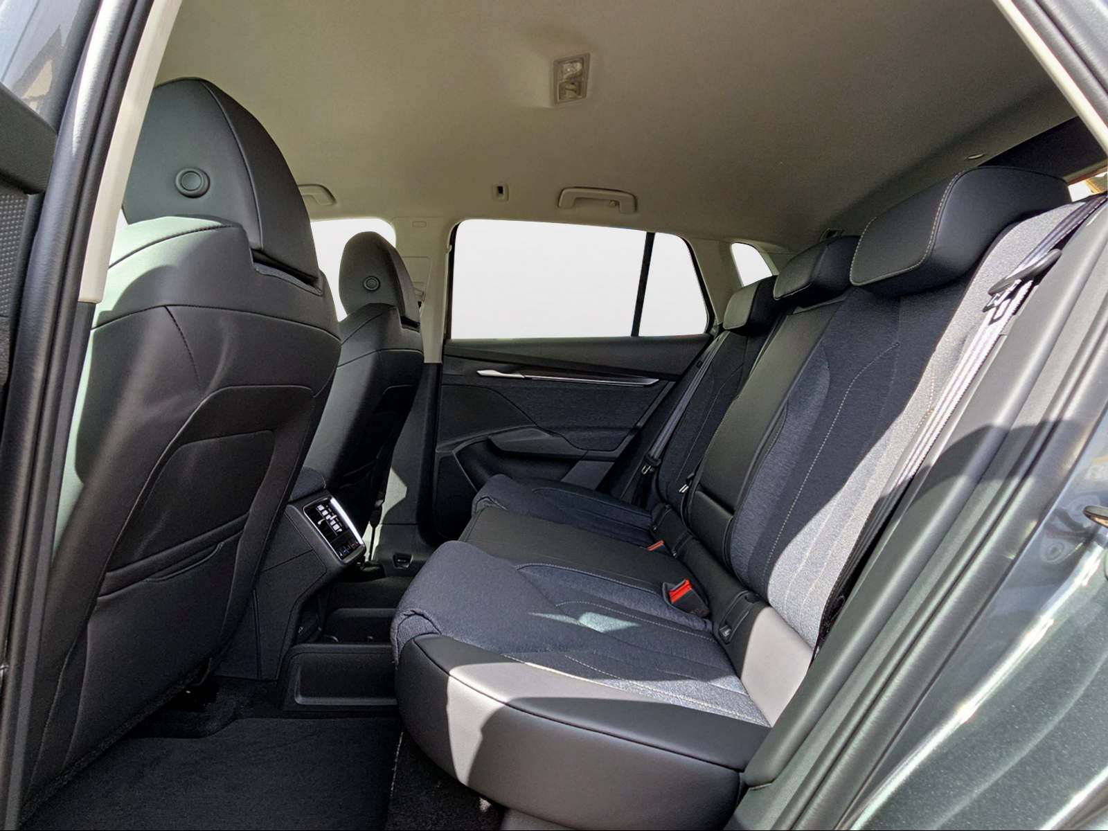 SKODA Elroq 85x Selection 4x4-image-10