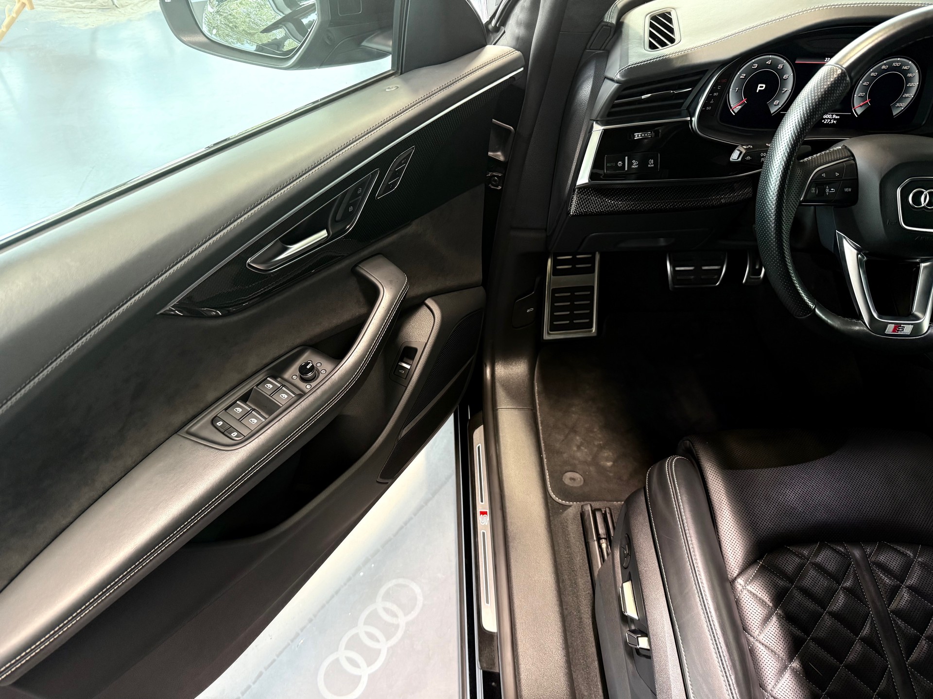 AUDI SQ8 TFSI quattro tiptronic-image-4