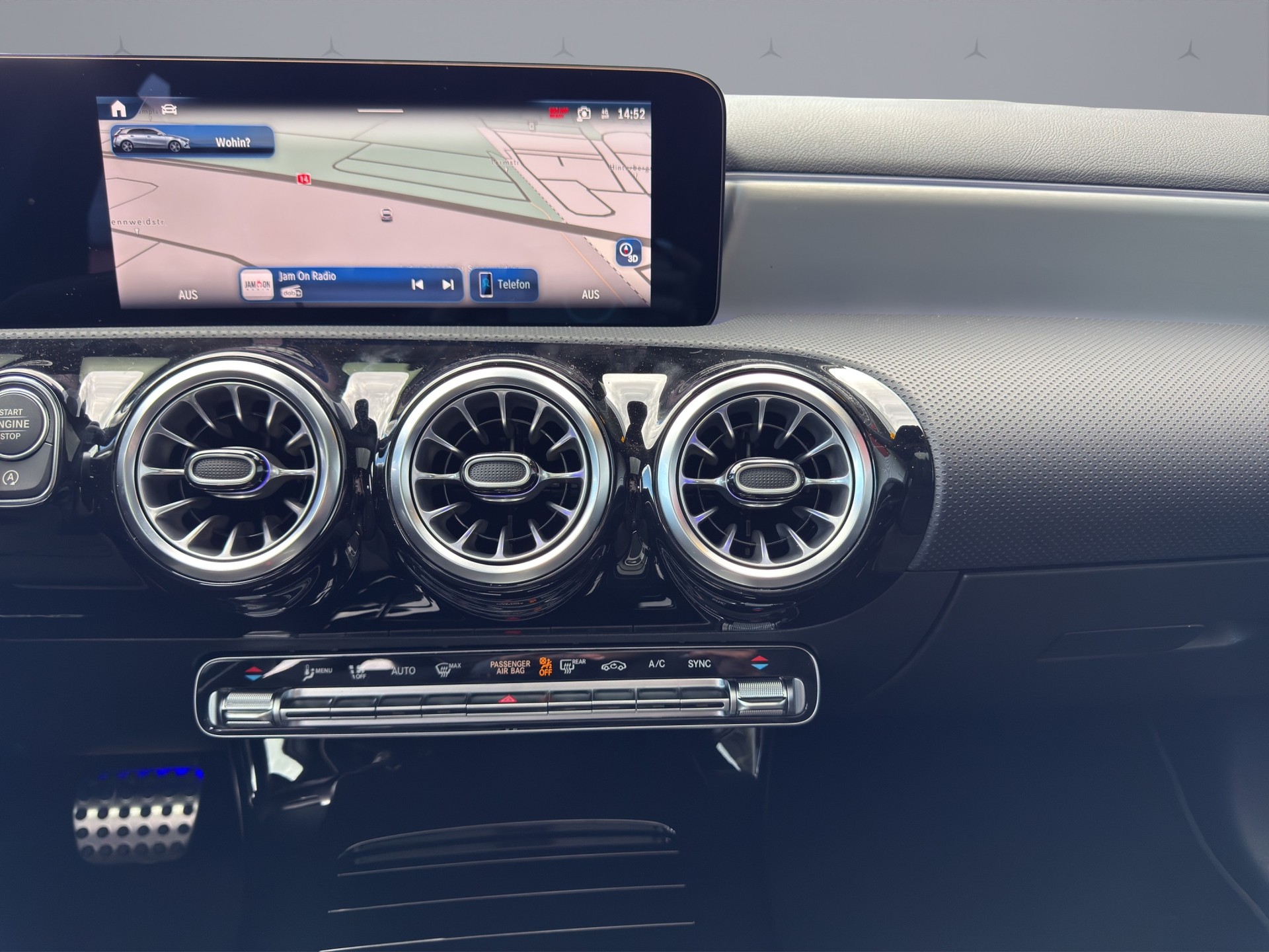 MERCEDES-BENZ A 220 AMG Line 4m-image-14