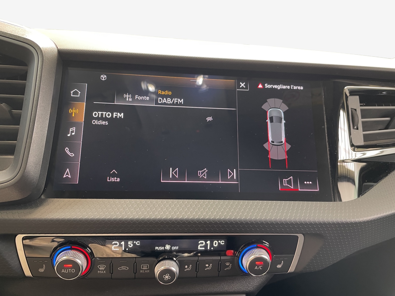 AUDI A1 City Carver 30 TFSI Attraction S-tronic-image-13