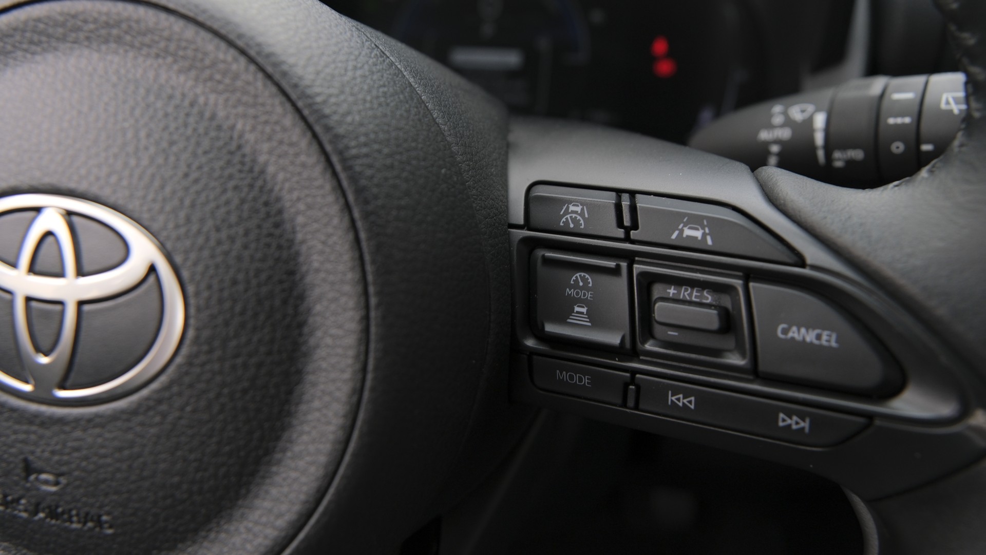 TOYOTA Yaris 1.5 Trend e-CVT-image-19