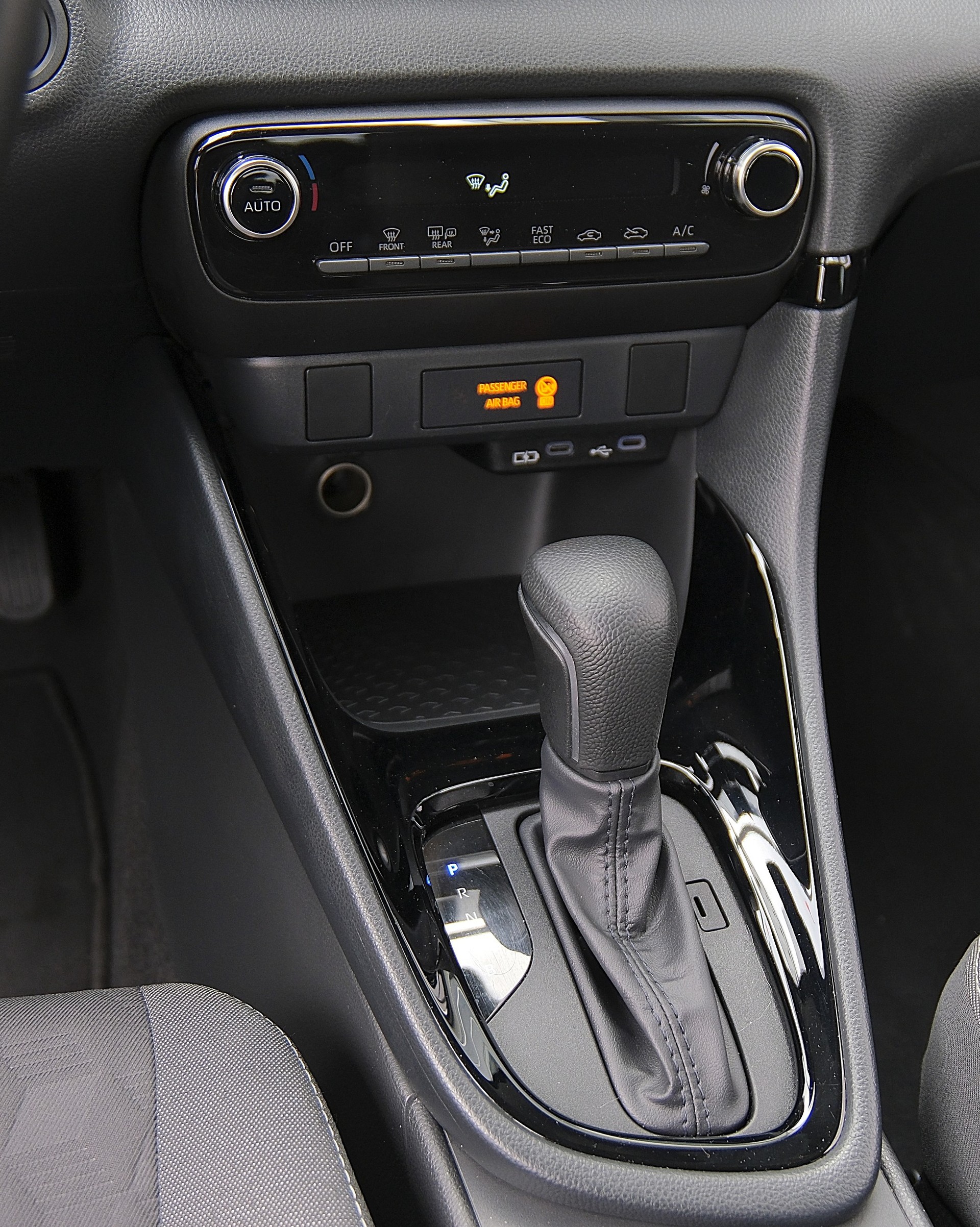 TOYOTA Yaris 1.5 Trend e-CVT-image-20