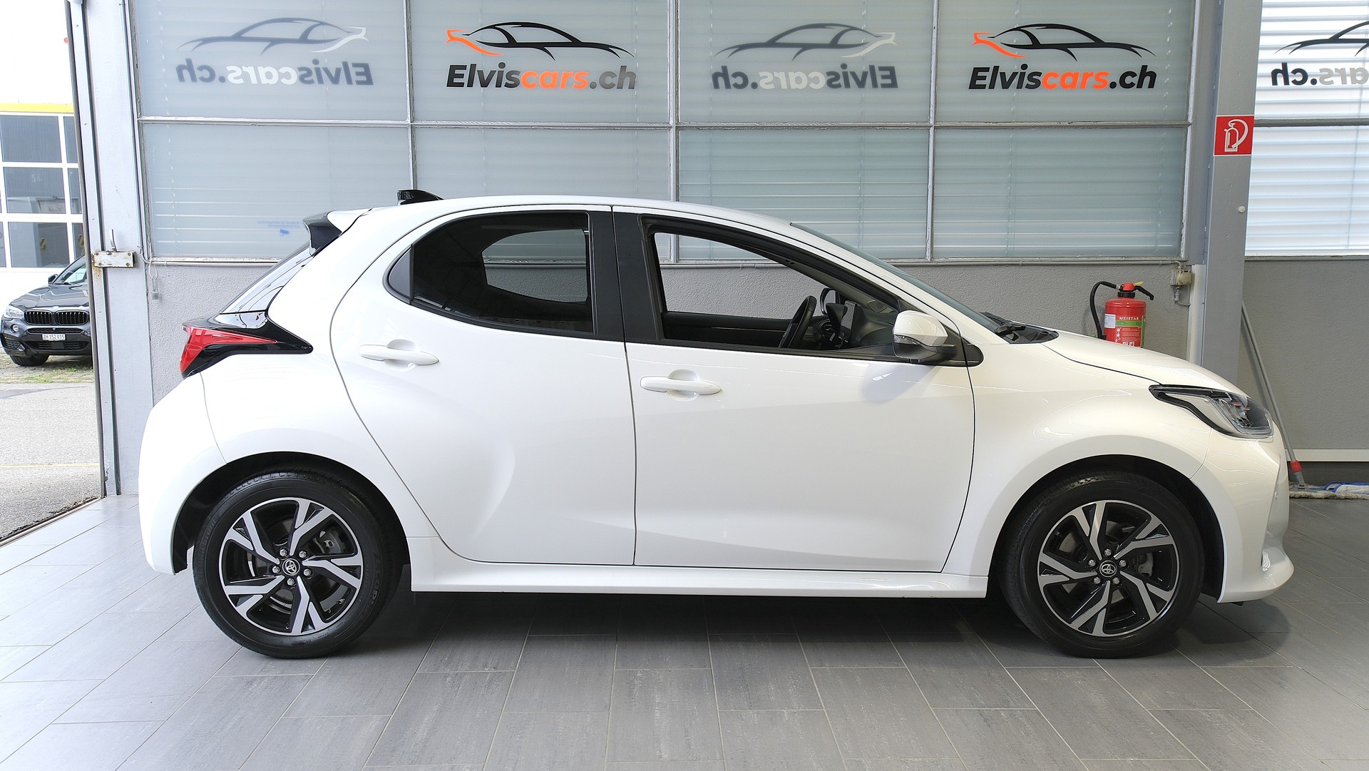 TOYOTA Yaris 1.5 Trend e-CVT-image-25