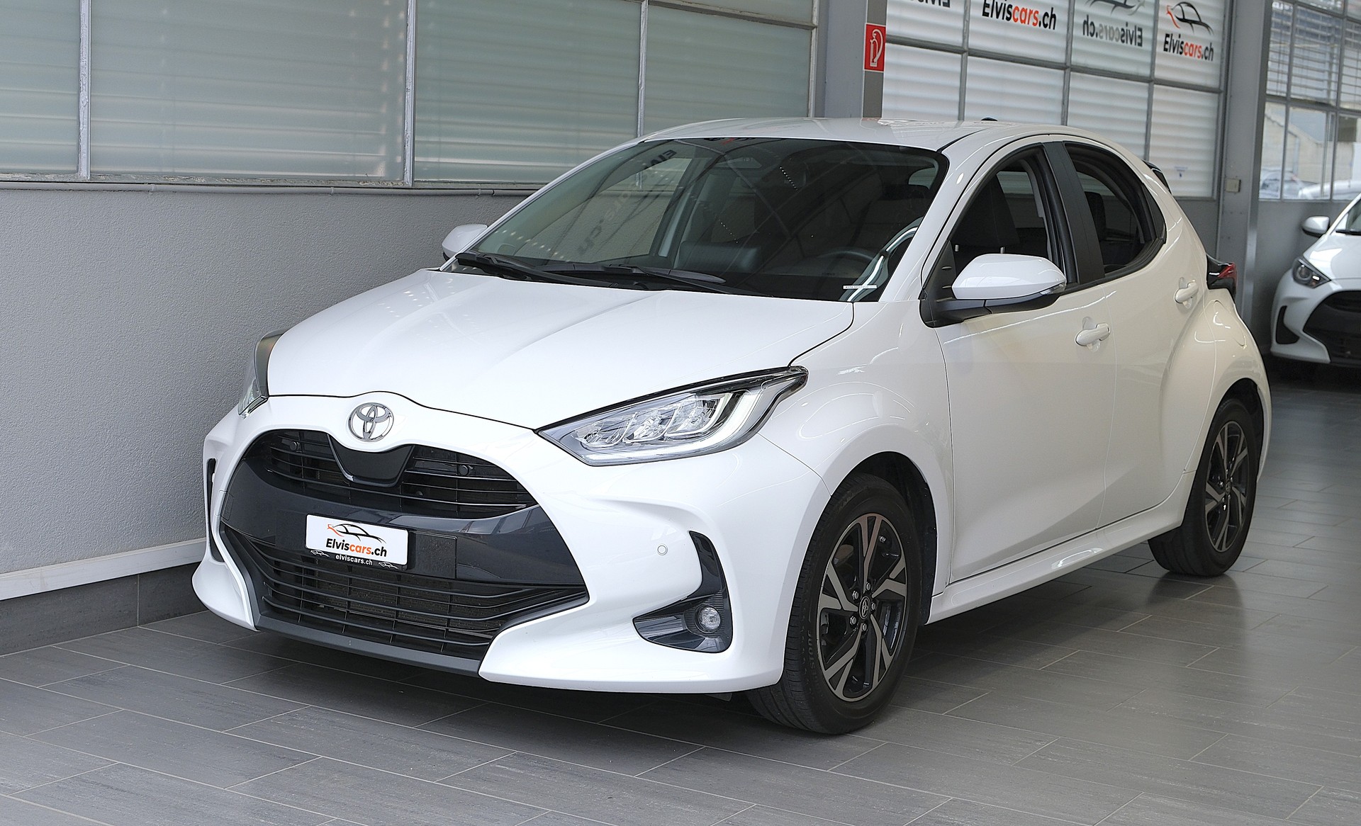 TOYOTA Yaris 1.5 Trend e-CVT-image-6