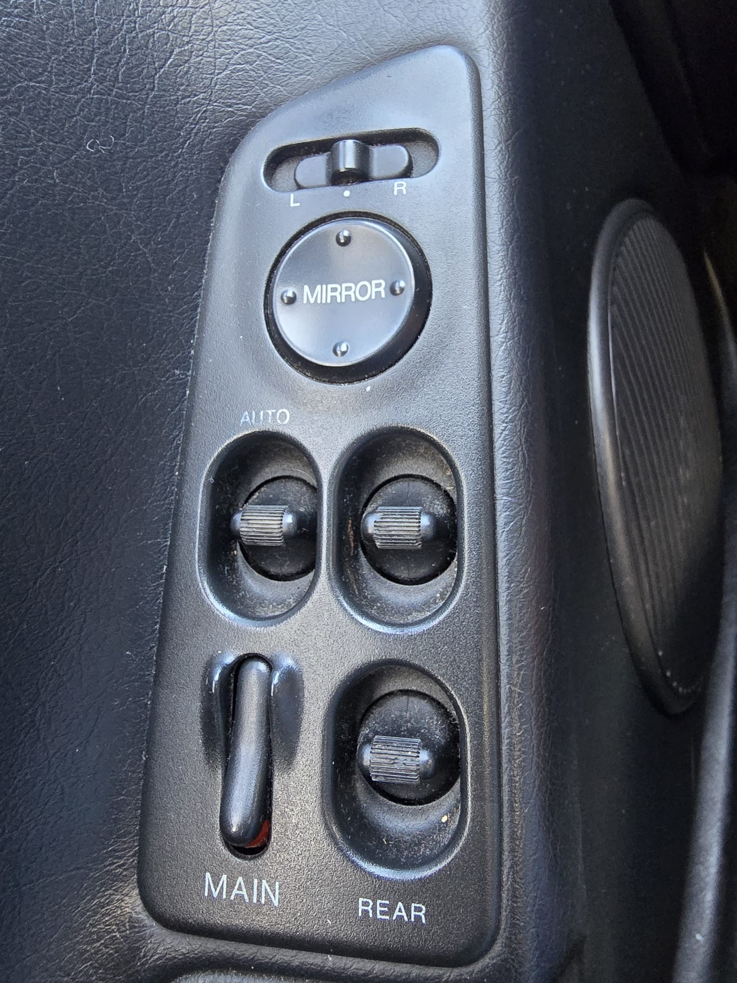 HONDA CRX 1.6i-16 V-TEC VTi-image-12