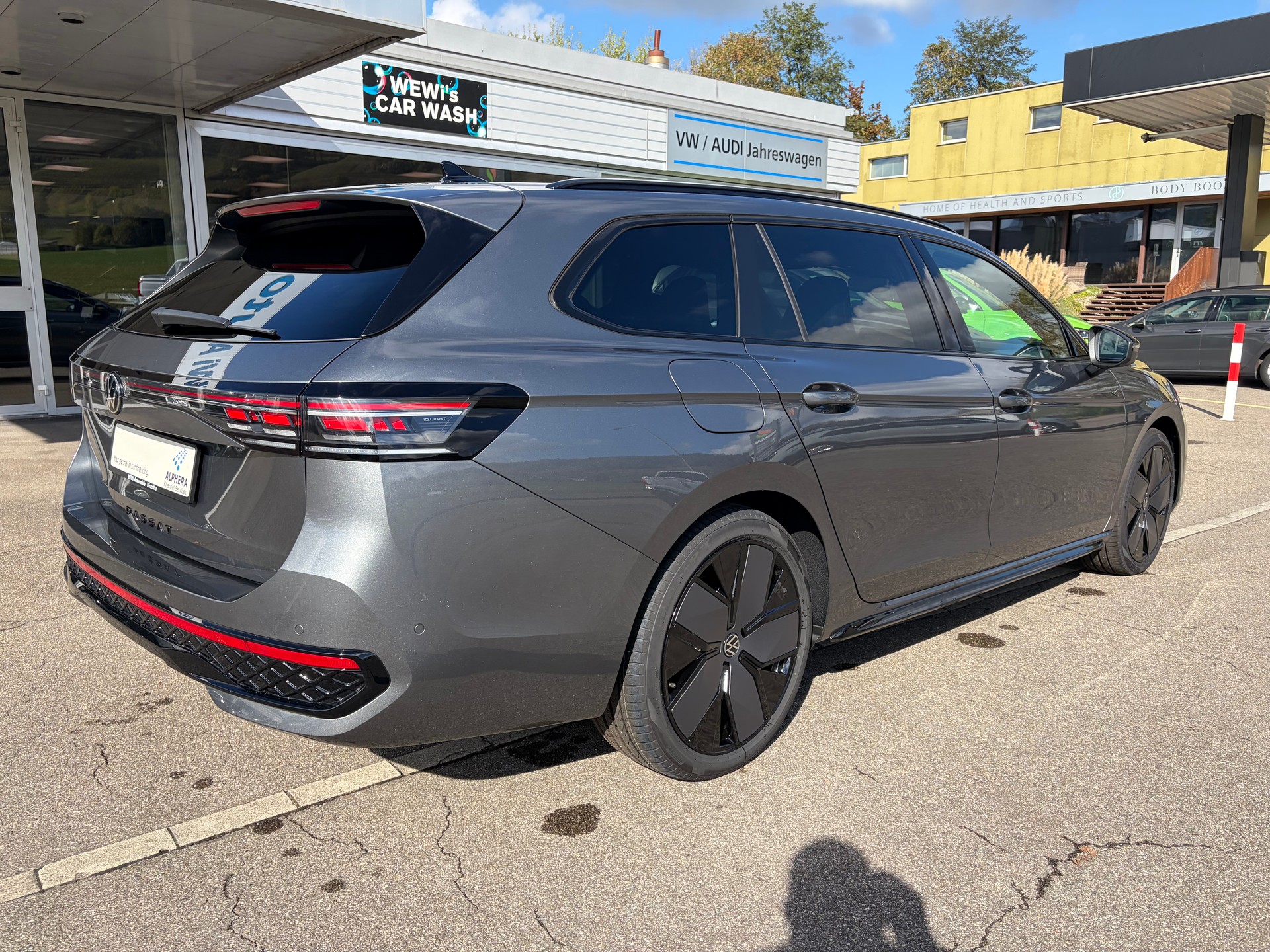 VW Passat Variant 2.0 TSI R-Line 4 Motion DSG-image-7