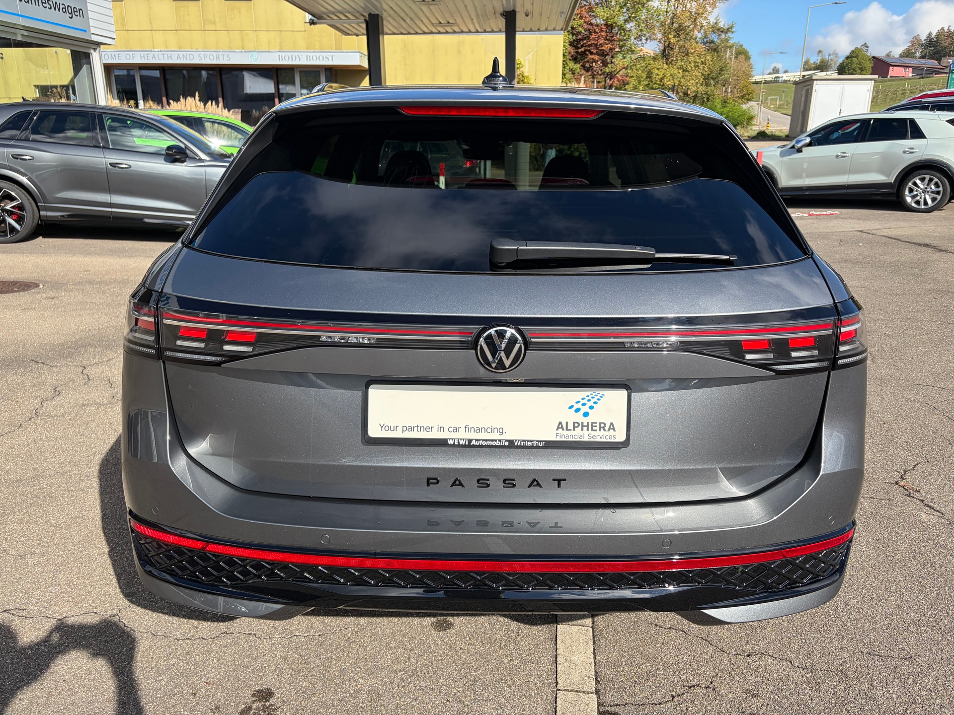 VW Passat Variant 2.0 TSI R-Line 4 Motion DSG-image-6