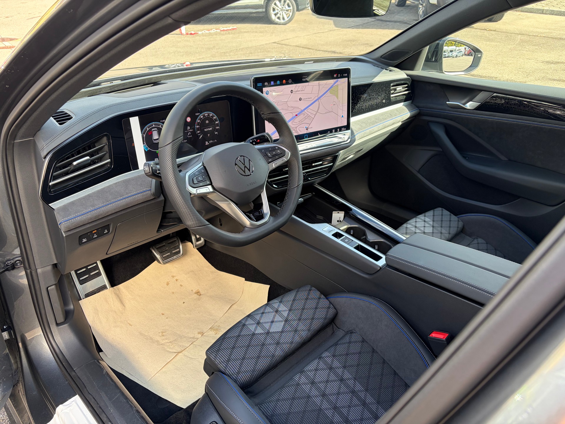 VW Passat Variant 2.0 TSI R-Line 4 Motion DSG-image-14