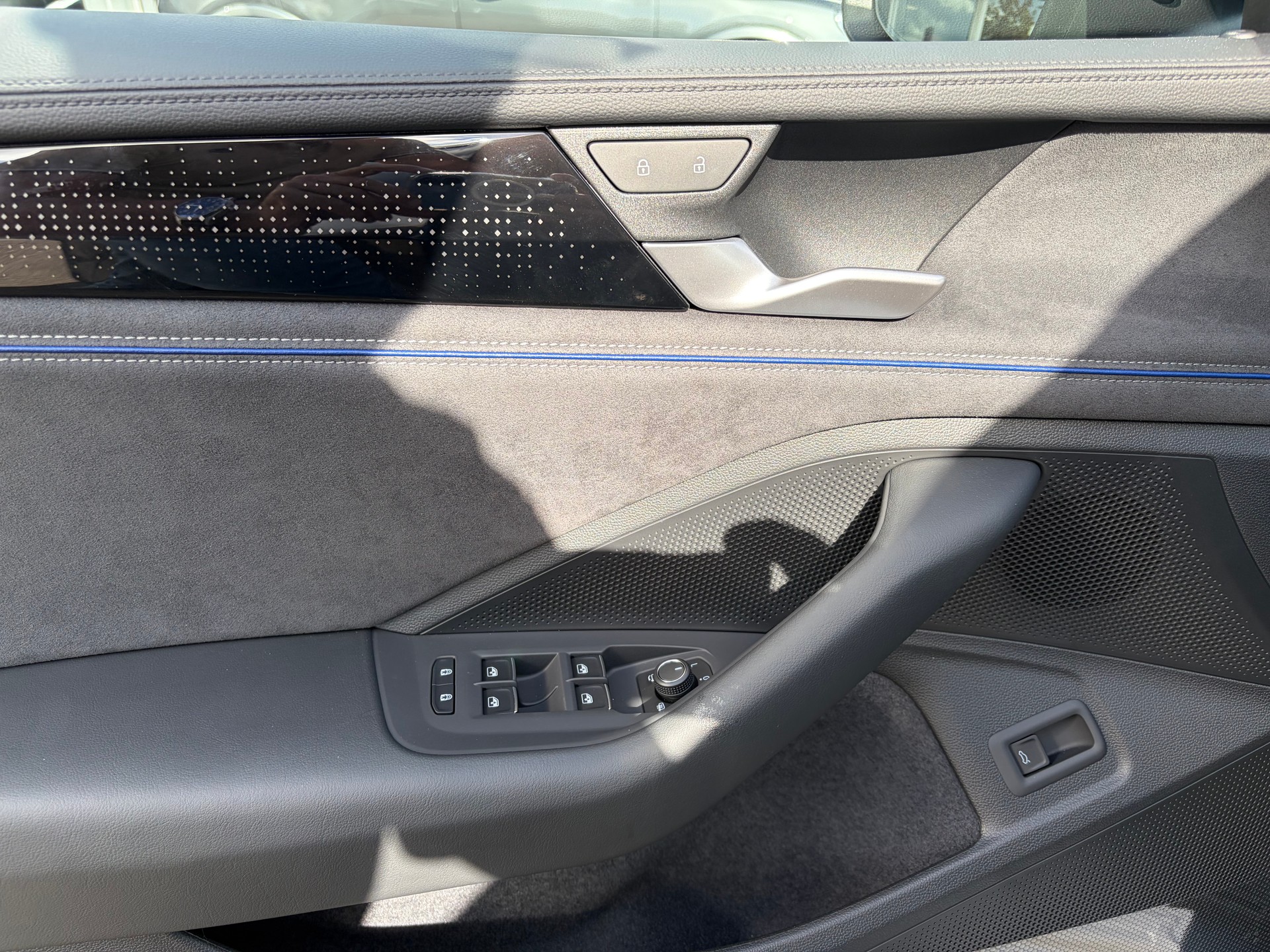 VW Passat Variant 2.0 TSI R-Line 4 Motion DSG-image-15