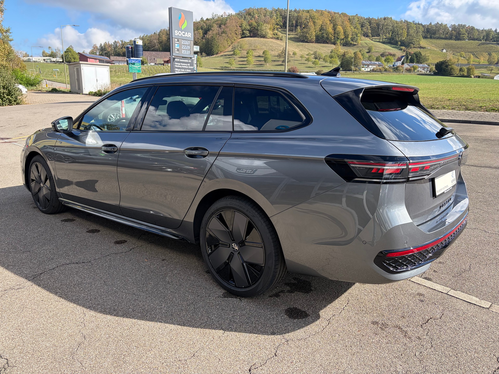 VW Passat Variant 2.0 TSI R-Line 4 Motion DSG-image-5