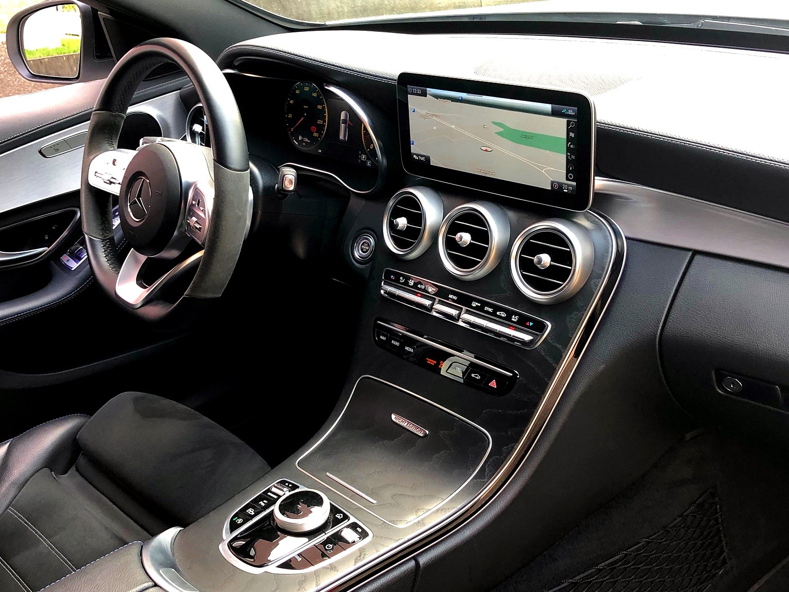 MERCEDES-BENZ C 300 T AMG Line Night Edition 9-G Tronic-image-4