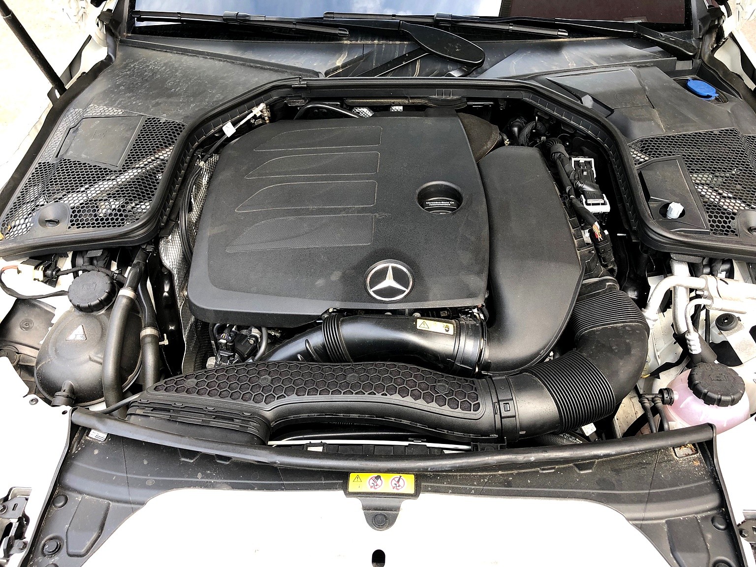 MERCEDES-BENZ C 300 T AMG Line Night Edition 9-G Tronic-image-8