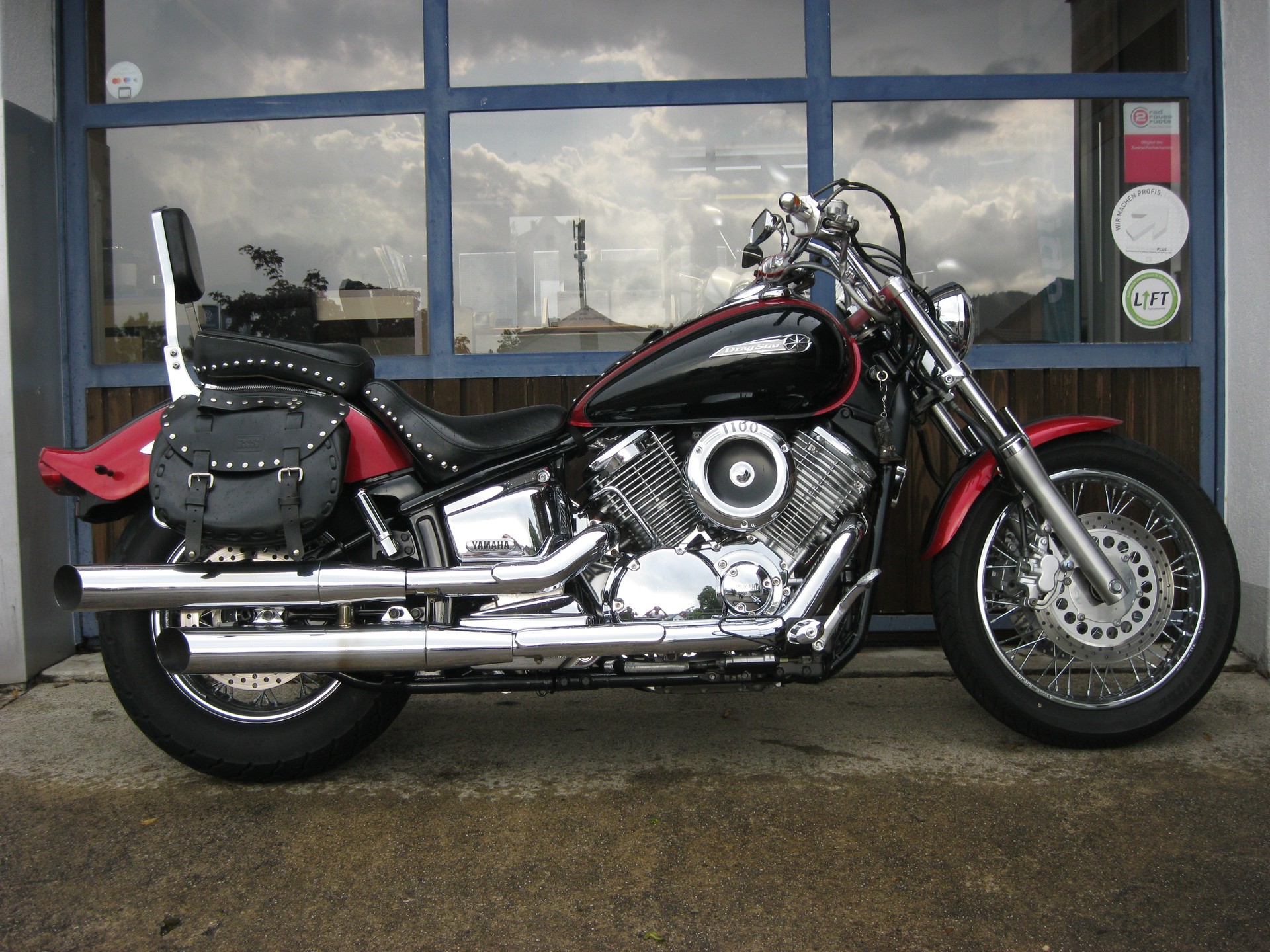 YAMAHA XVS 1100 Drag Star-image-1