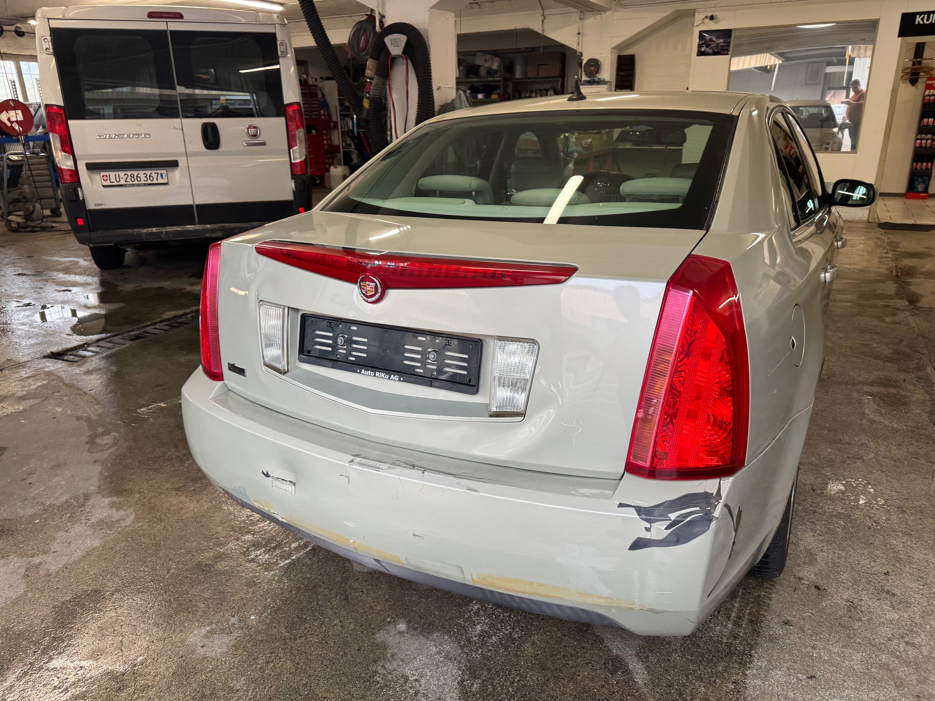 CADILLAC BLS Sedan 2.0T Business-image-4