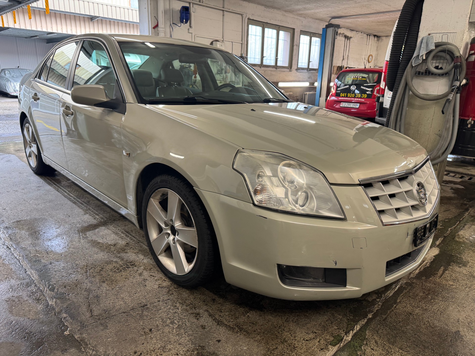 CADILLAC BLS Sedan 2.0T Business-image-1